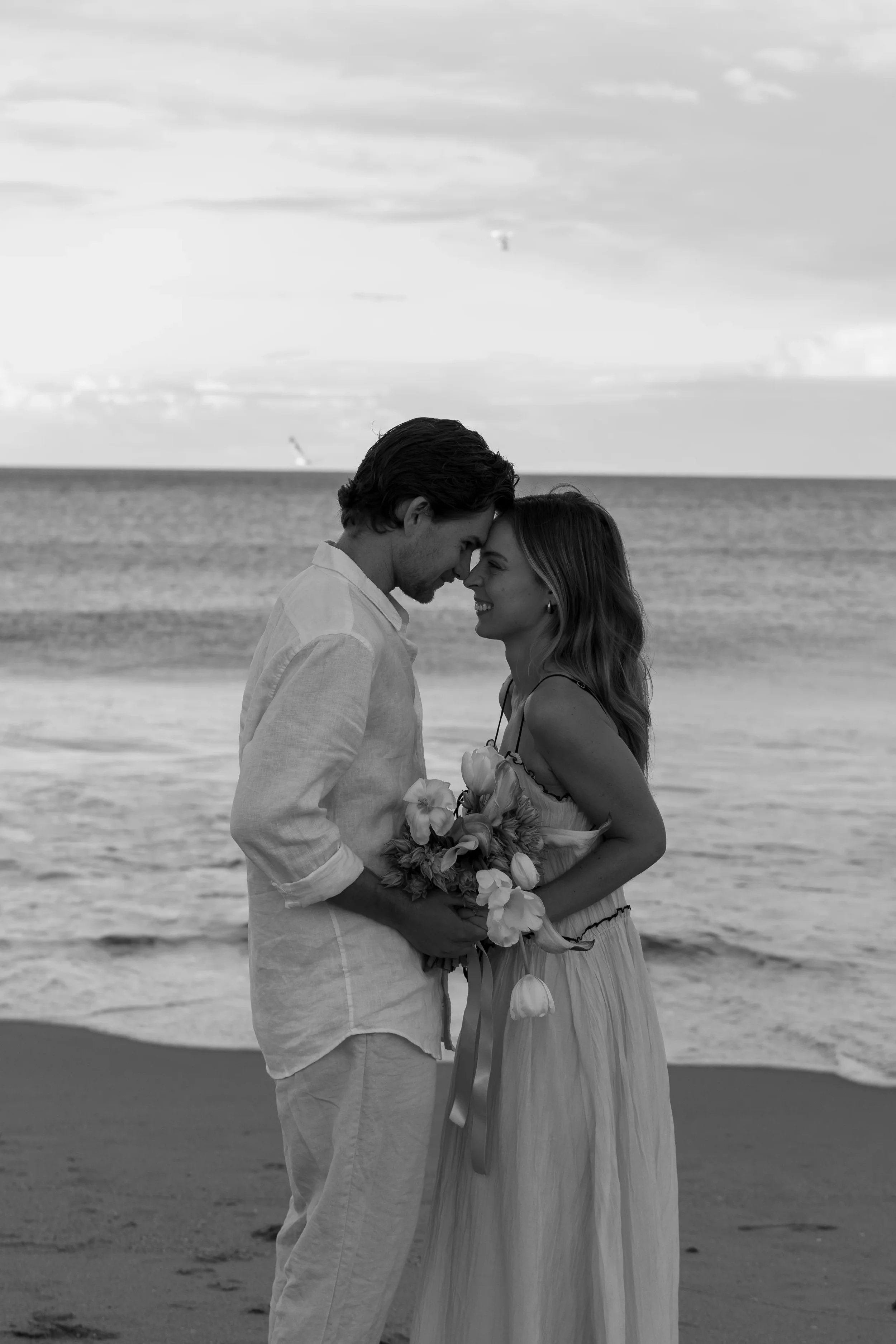 Beach pre-wedding shoot Sydney30.webp