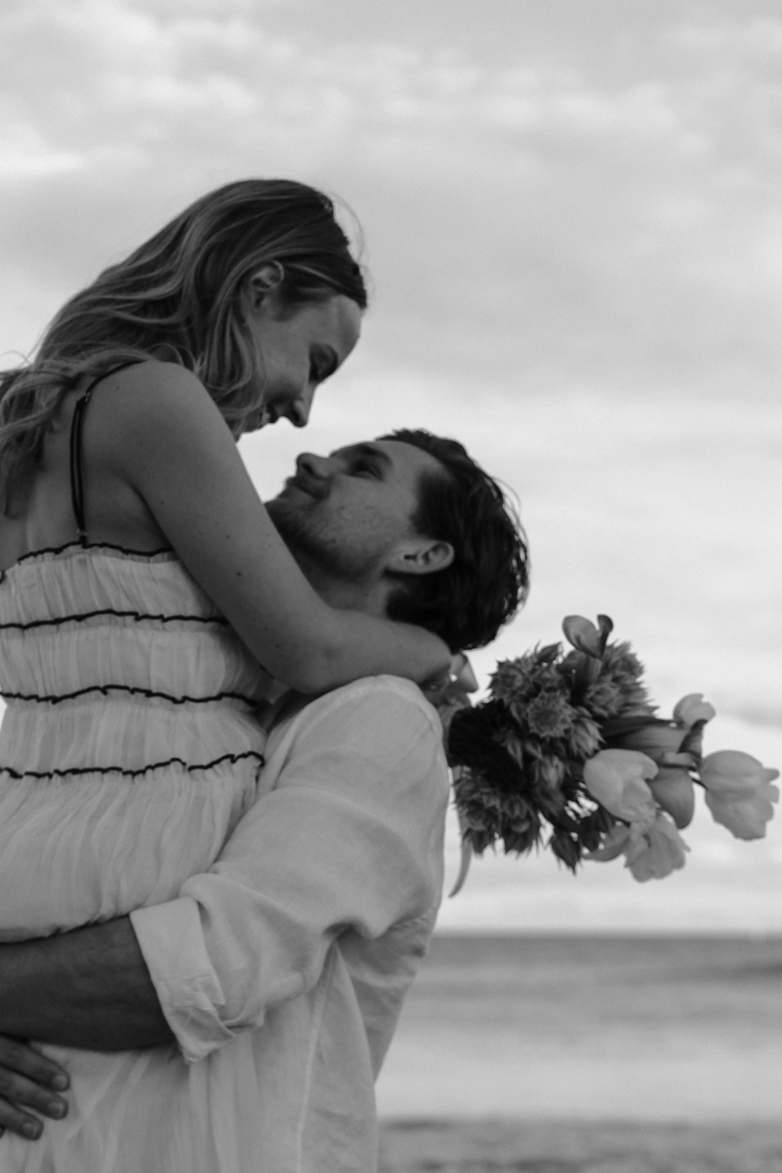 Beach pre-wedding shoot Sydney67.webp