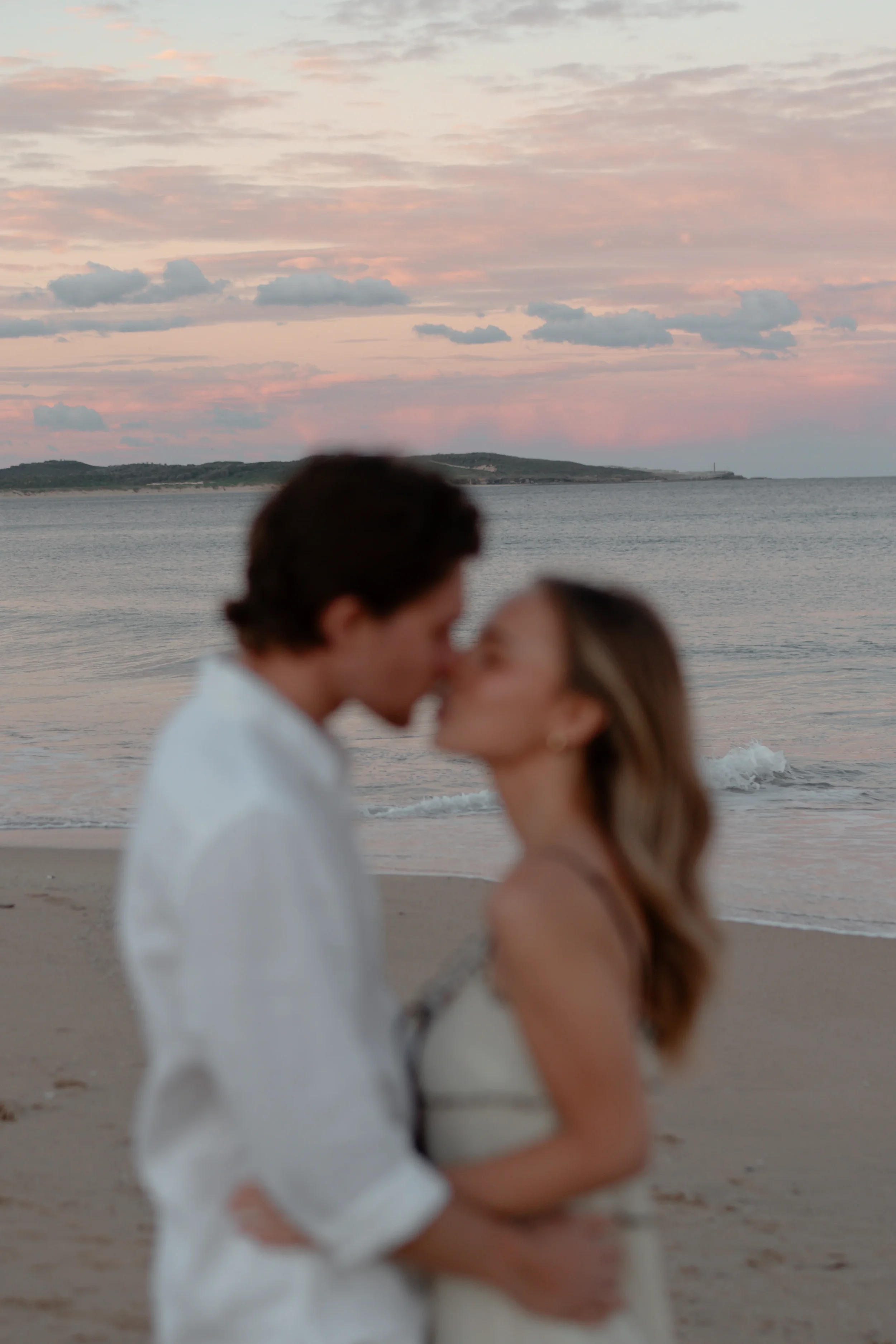 Beach pre-wedding shoot Sydney107.webp