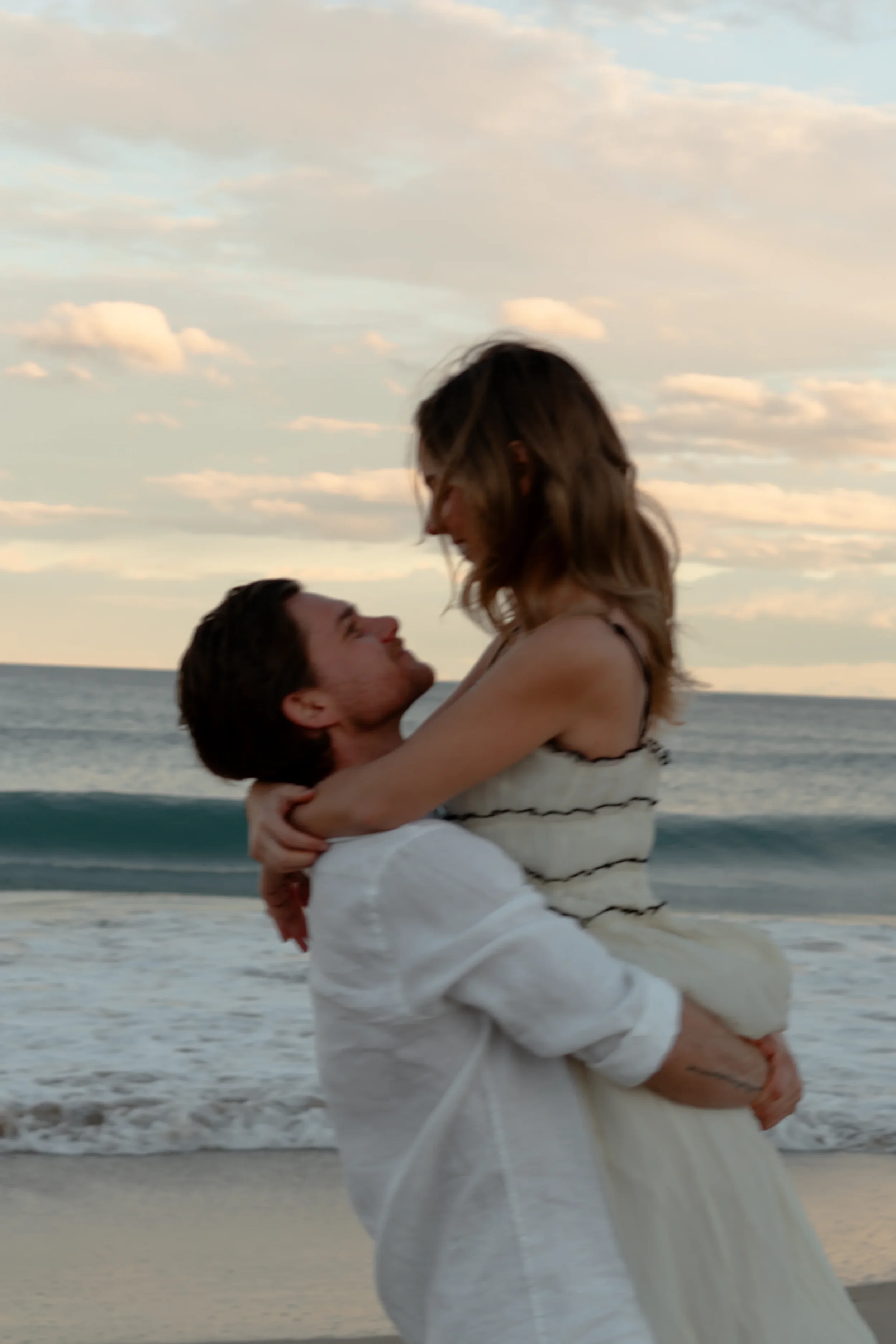 Beach pre-wedding shoot Sydney63.webp