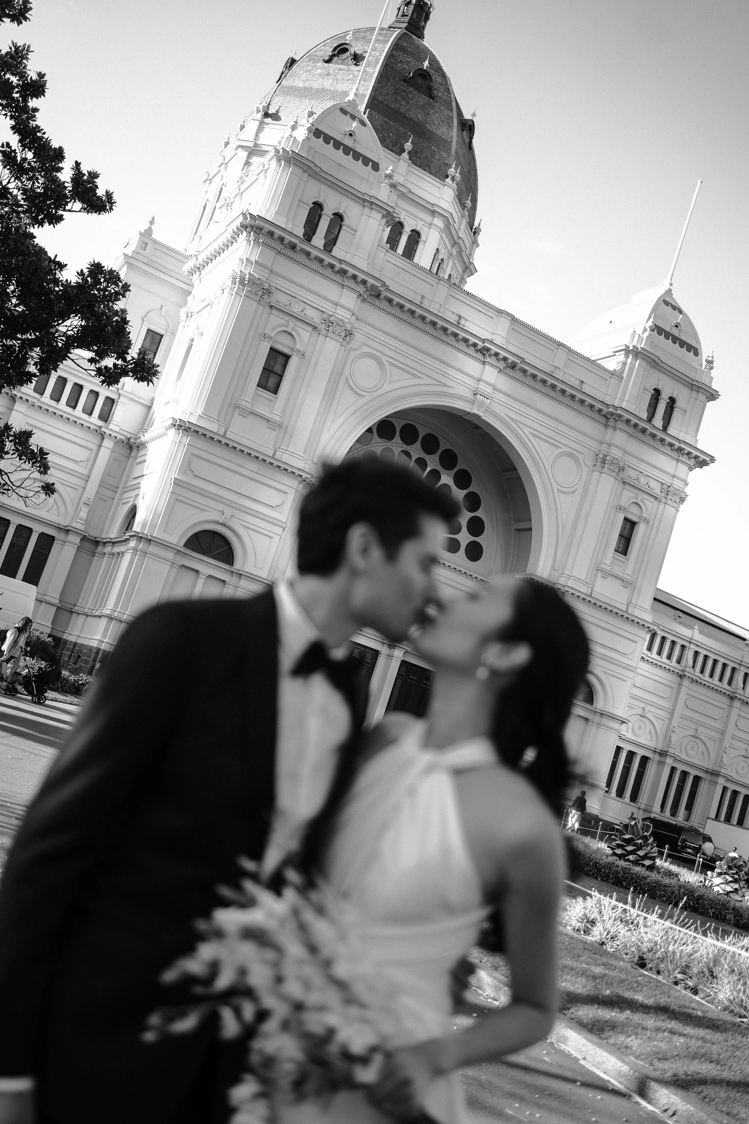 Parliament house & Carlton Gardens Melbourne pre-wedding12.webp
