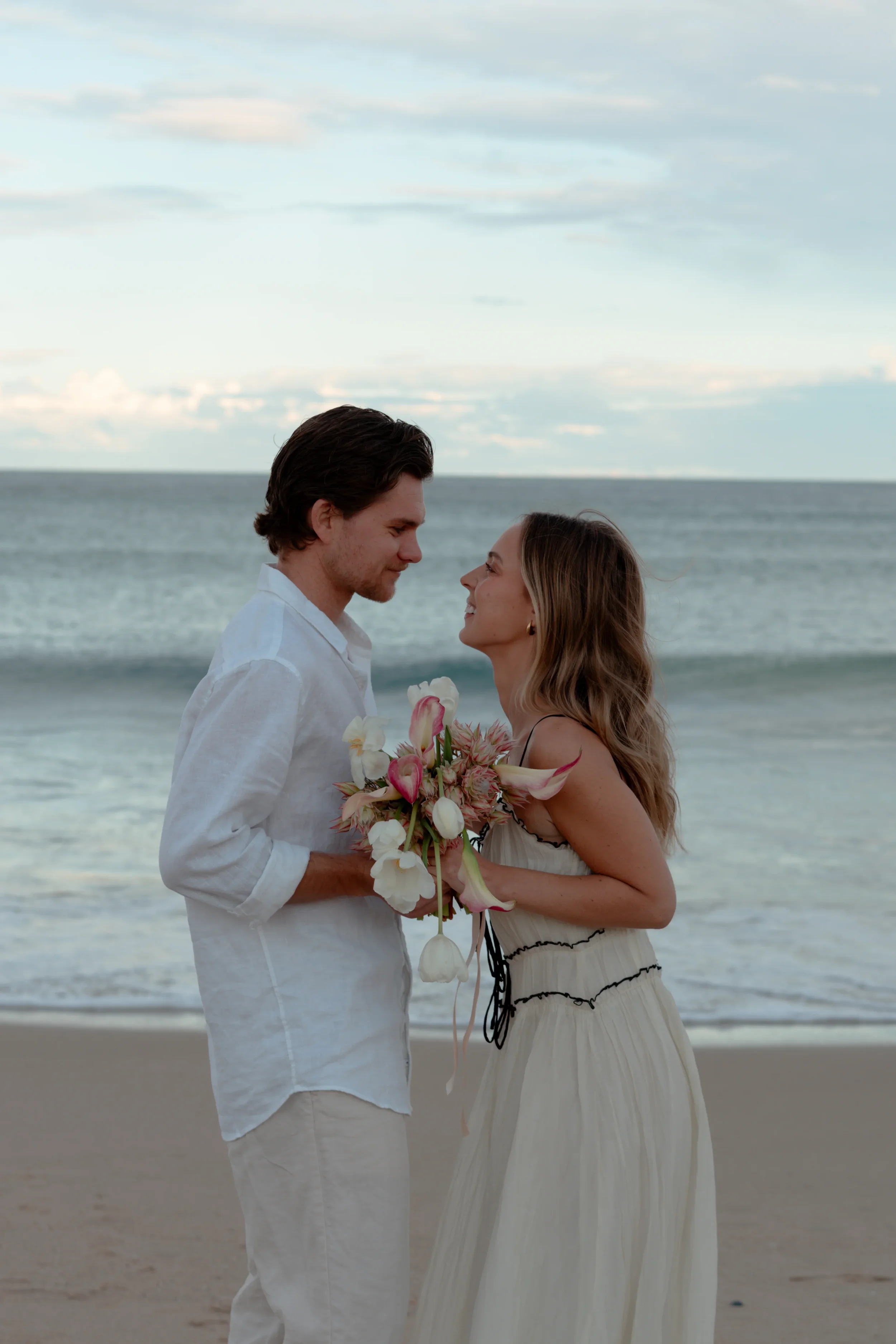 Beach pre-wedding shoot Sydney24.webp