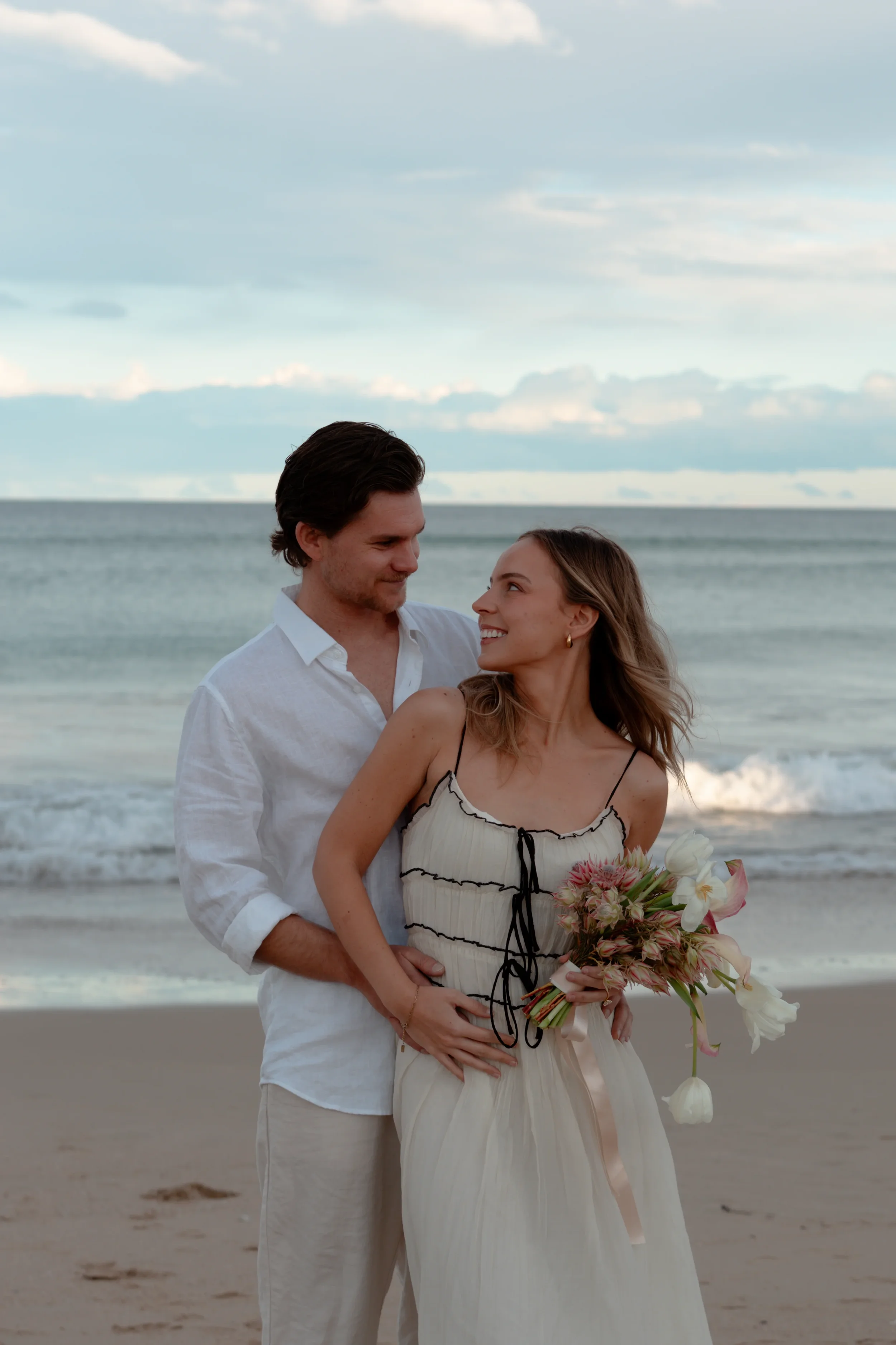Beach pre-wedding shoot Sydney12.webp