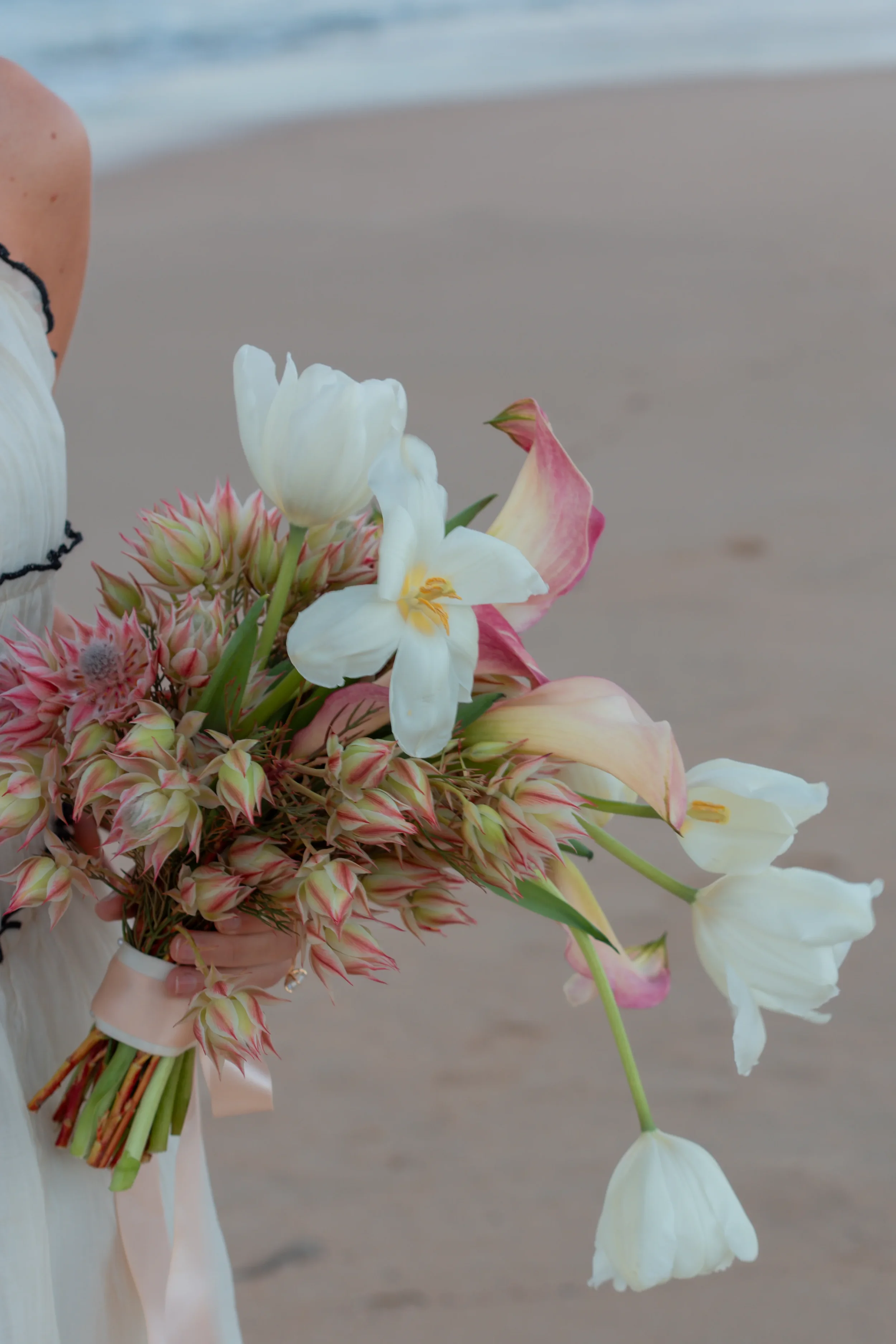 Beach pre-wedding shoot Sydney19.webp
