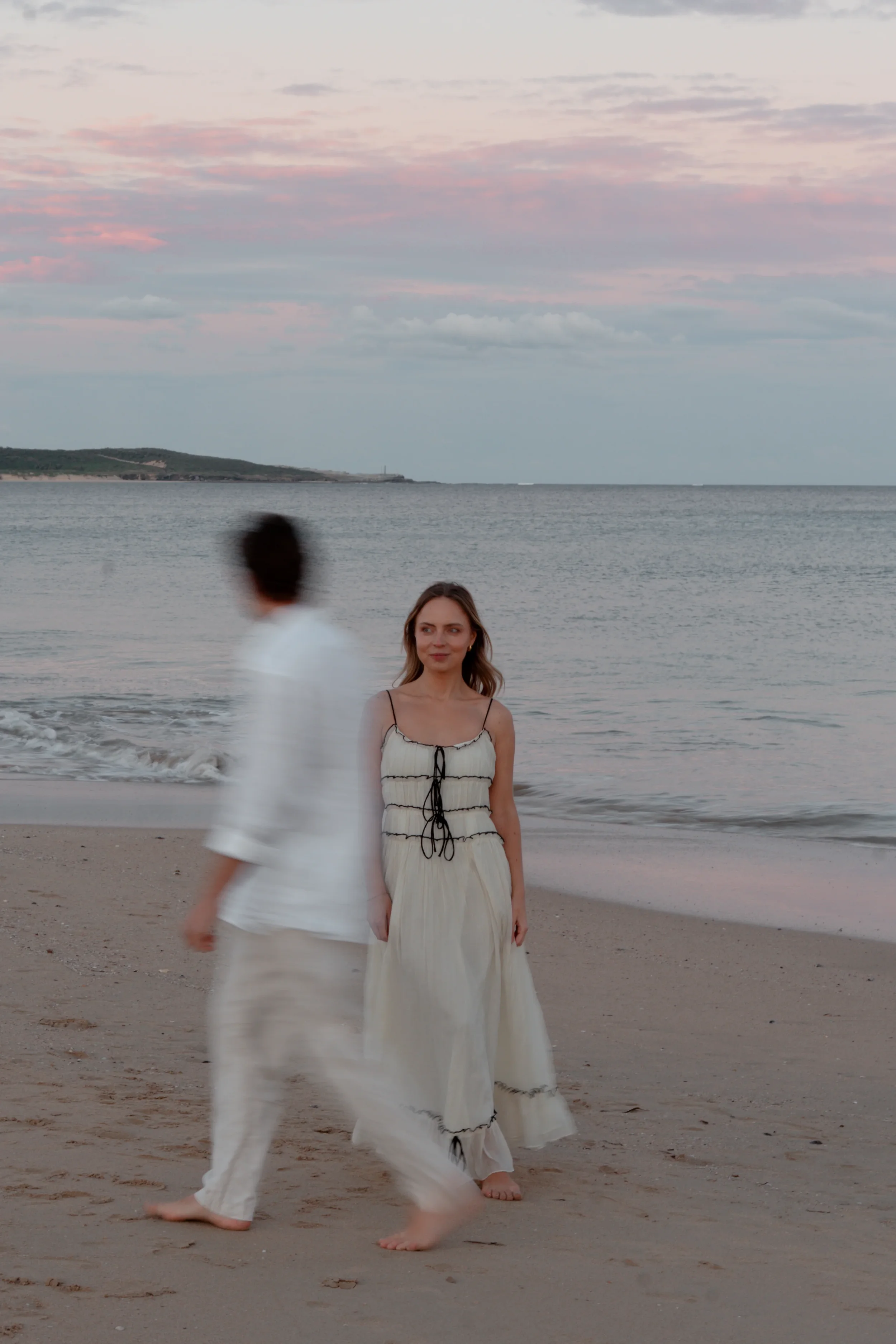 Beach pre-wedding shoot Sydney113.webp