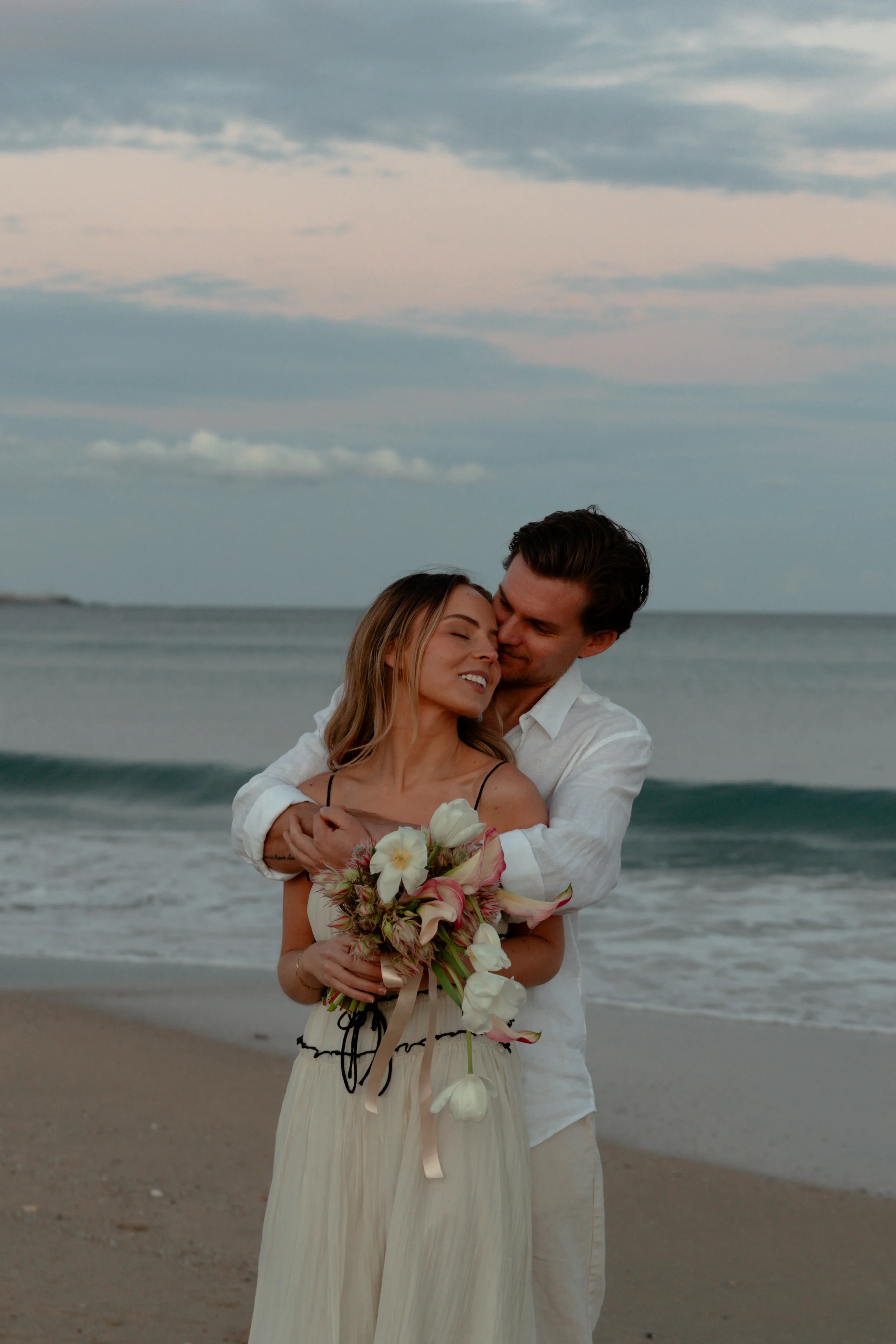 Beach pre-wedding shoot Sydney119.webp