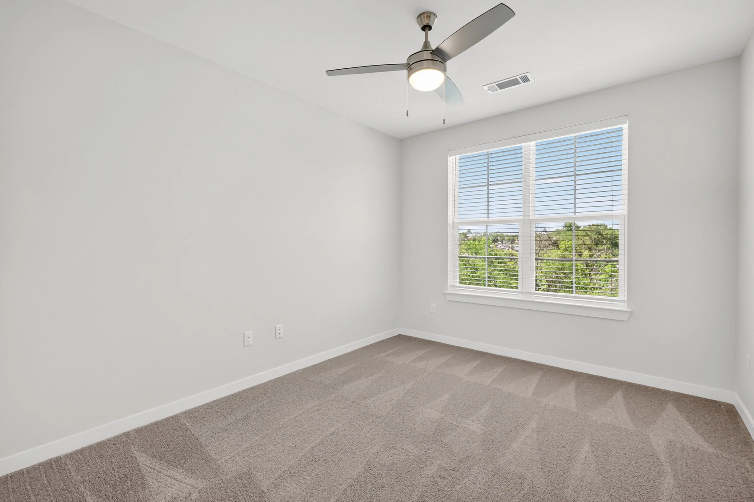 Unit 5402 (MLS) (8 of 11).jpg