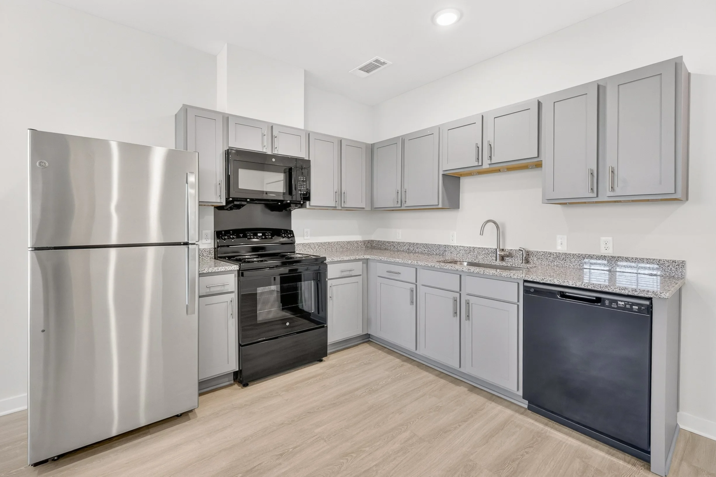 Unit 5402 (MLS) (3 of 11).jpg