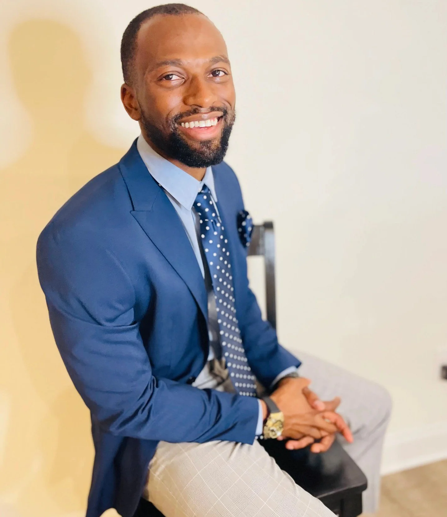 The professional trap is thinking intensity replaces structure. A 45-minute plan beats 90 minutes of guessing. If your desk job is your excuse, you need a system, not more time. Comment "standup" to unlock your mobility. @_godlyfitness_ www