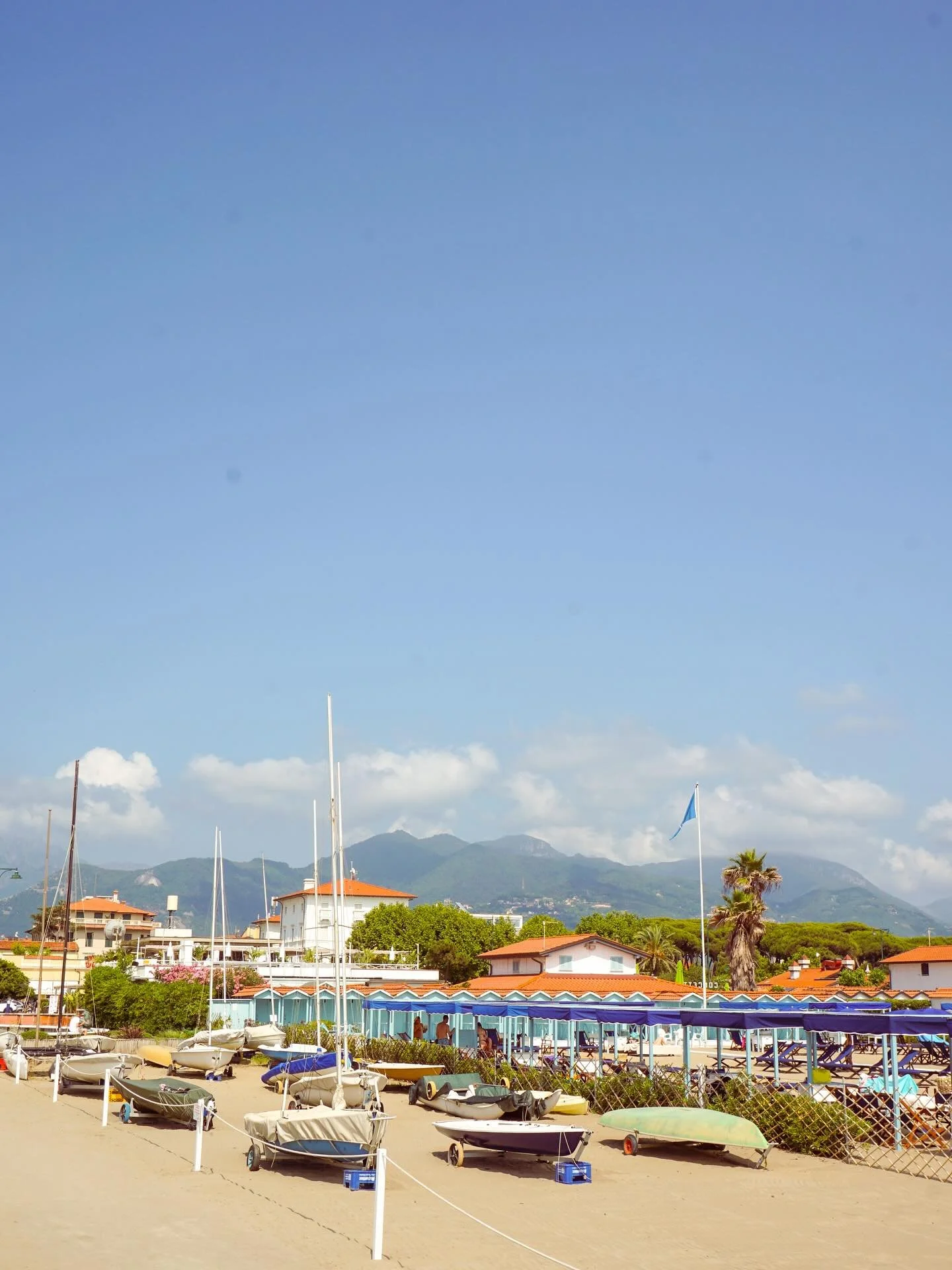 finally posting some of my favorite pics from italy and a couple from my pit stop in london. all taken on my sony a6000 and edited in lightroom :)