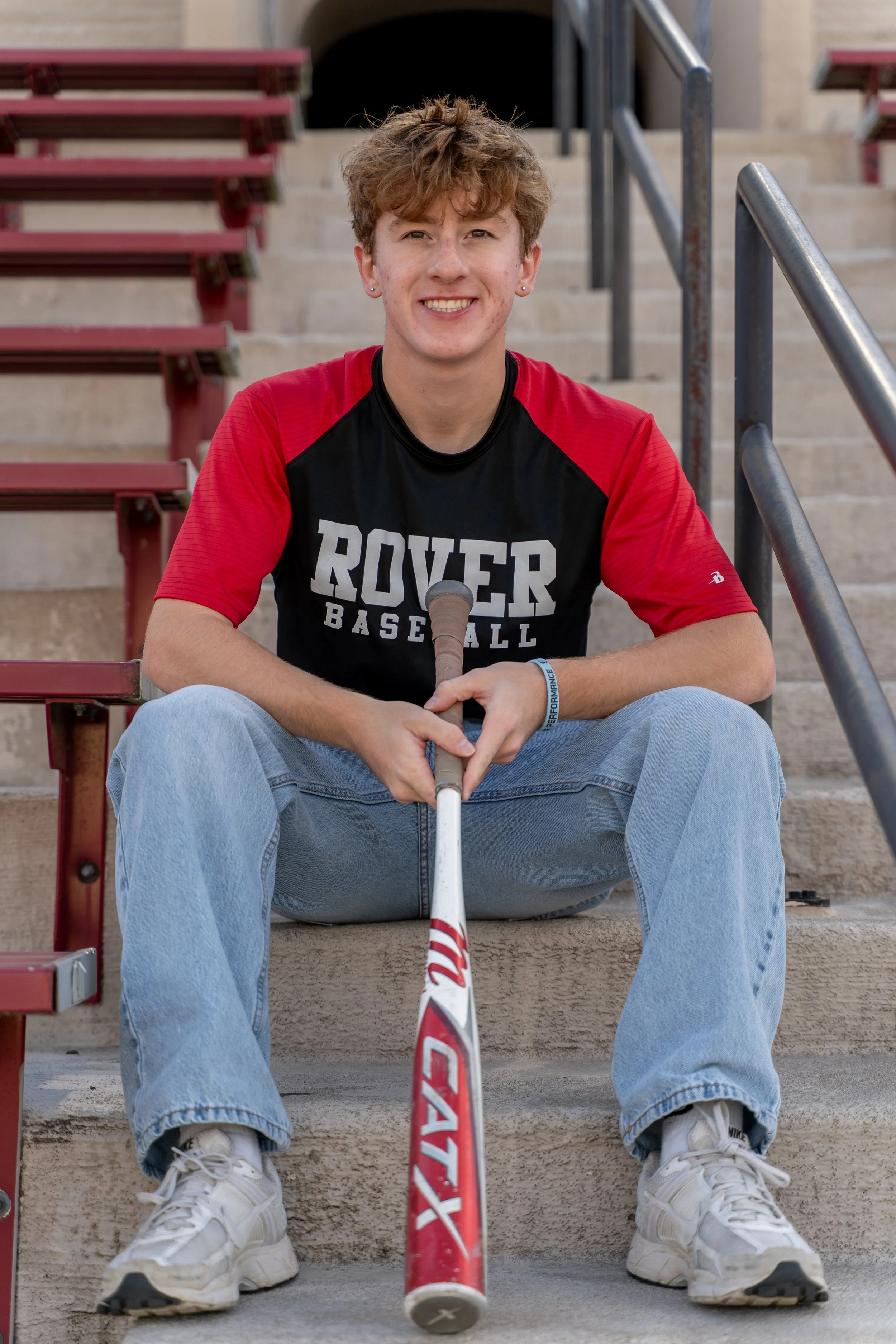 2025.10.18_Sherwood_SeniorPhotos-10.jpg