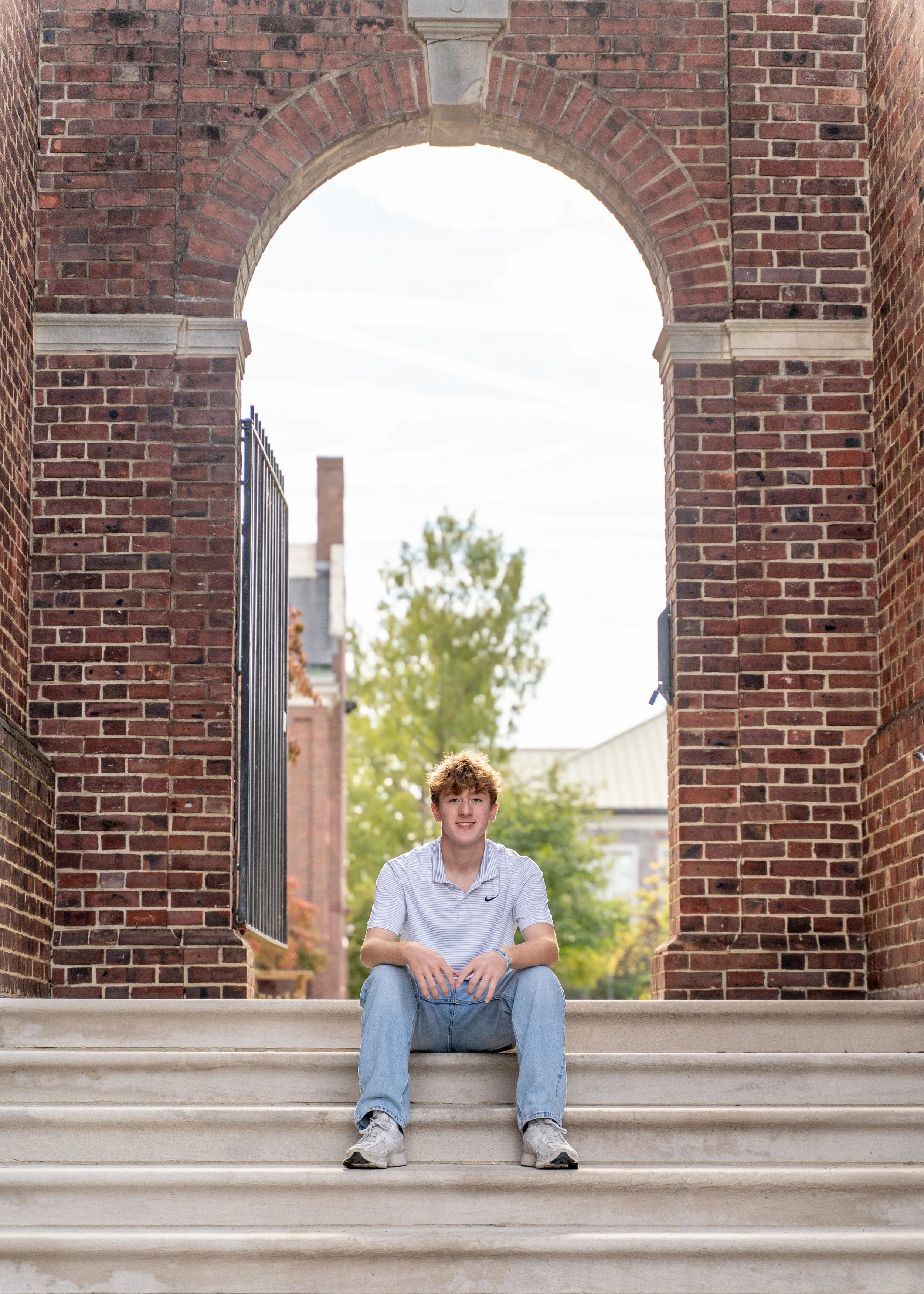 2025.10.18_Sherwood_SeniorPhotos-19.jpg