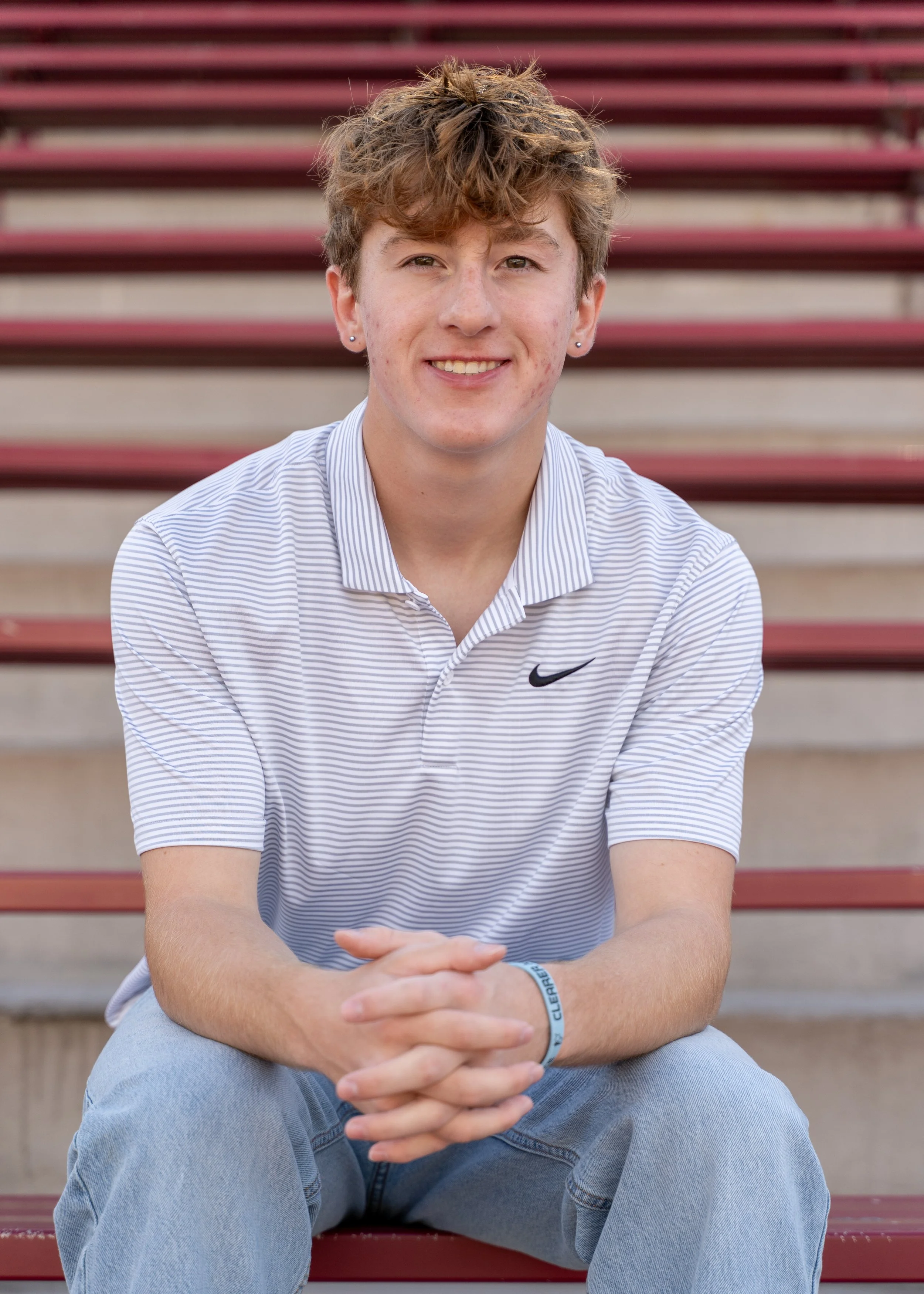 2025.10.18_Sherwood_SeniorPhotos-5.jpg