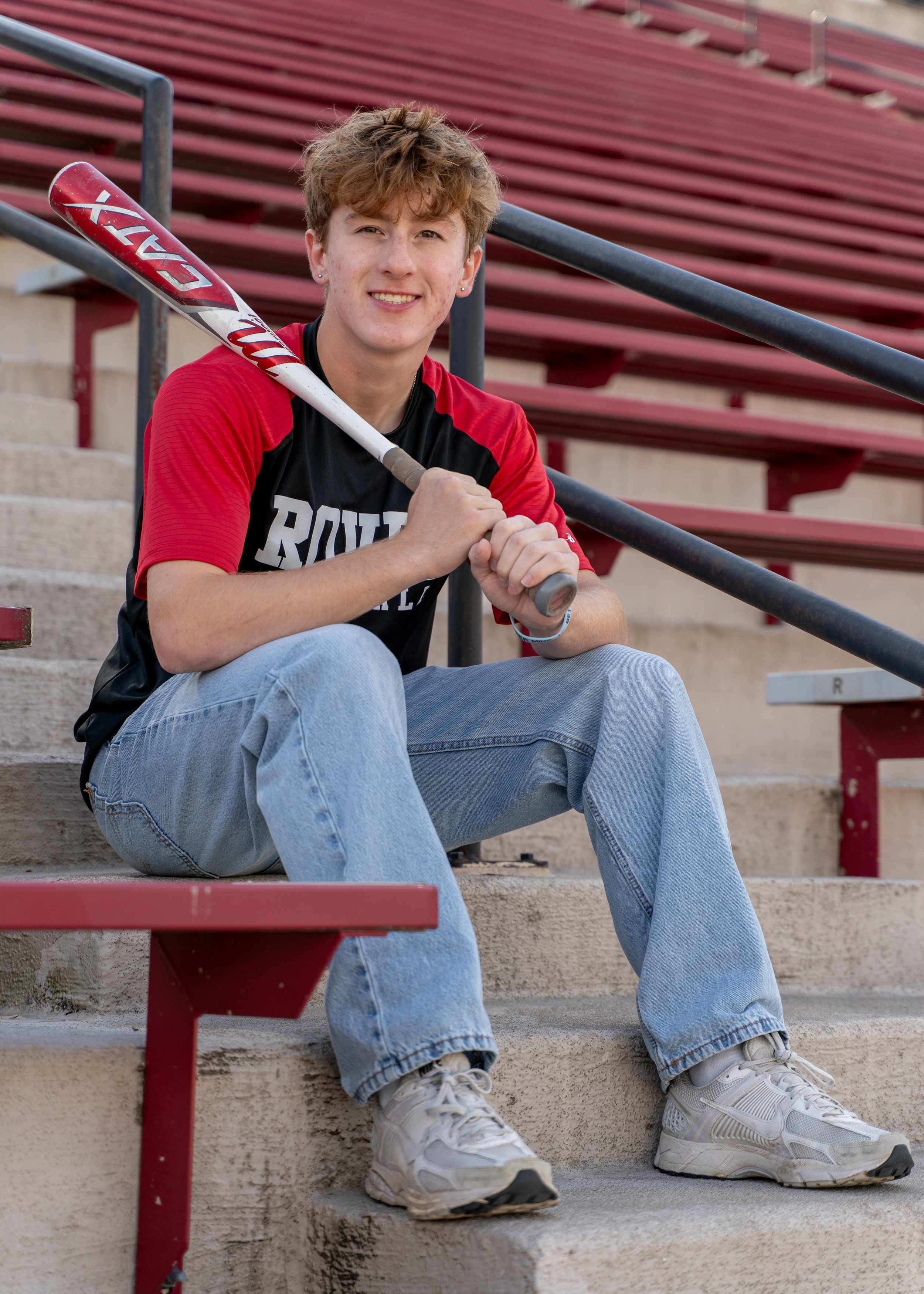 2025.10.18_Sherwood_SeniorPhotos-9.jpg