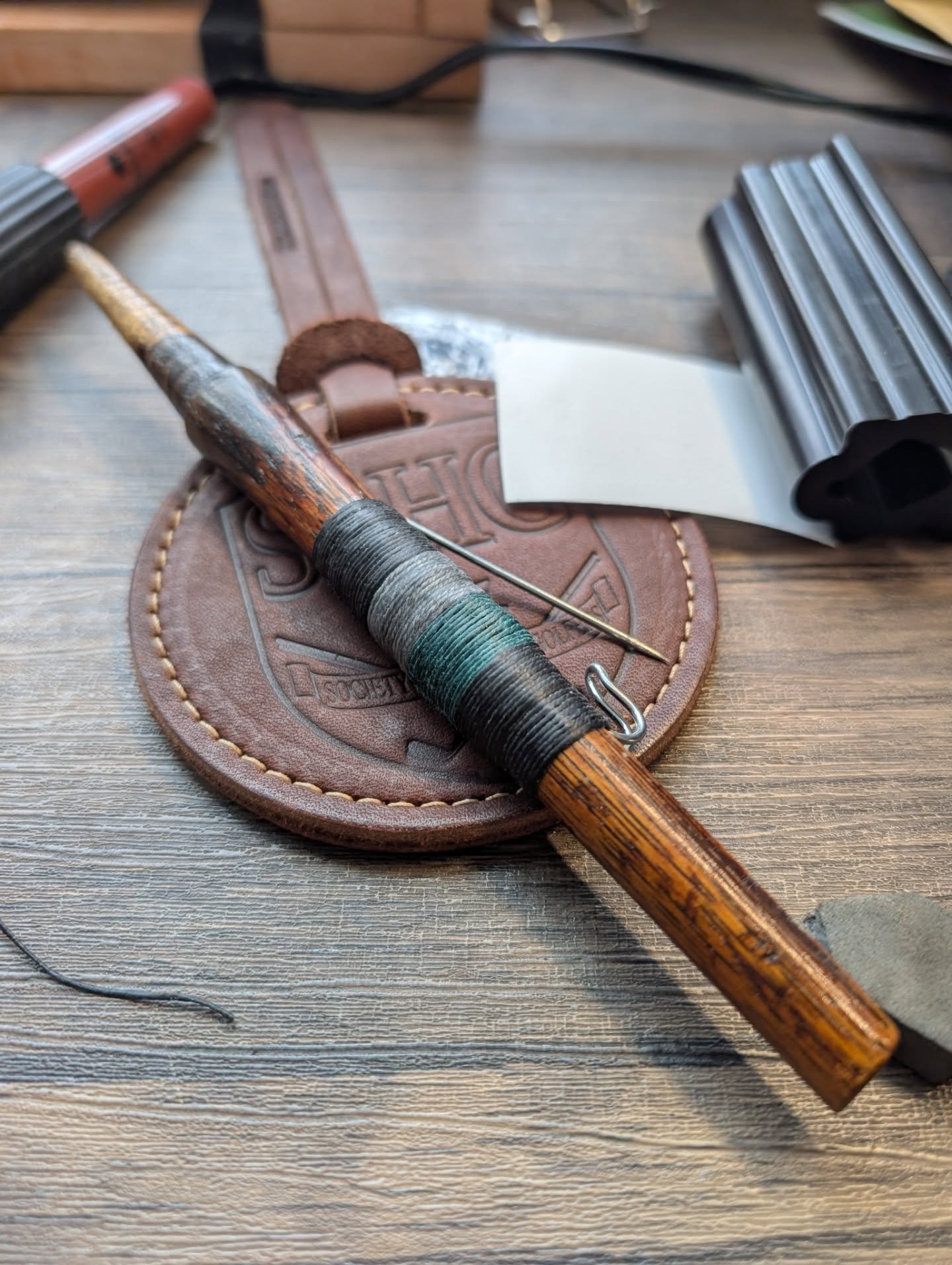 Happy Birthday to me! I'm wearing my kilt out for Korean BBQ..... because it's my birthday. Why not!?!

 Had some fun and made a one of a kind kilt pin from a snapped Tom Stewart shaft. It goes perfectly with the Sterling Green tartan. 

I hope all o