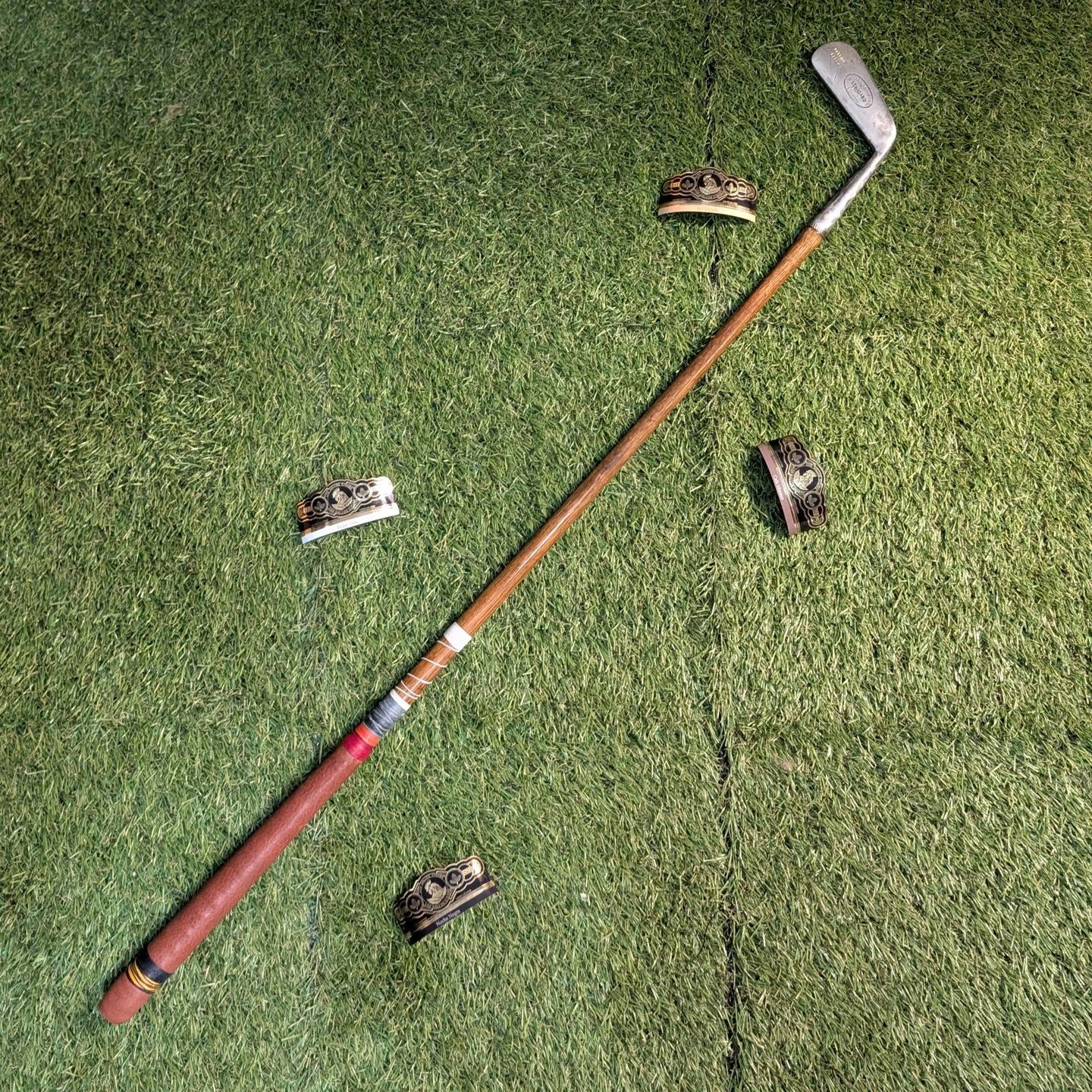 Classic golf and premium cigars are a timeless combination. This creation was inspired by the label for Los Gallos cigars, a premium artisan cigar maker specializing in Honduran grown tobacco blends.

El Cigarro is a 1910-1920 UK made Spalding with L