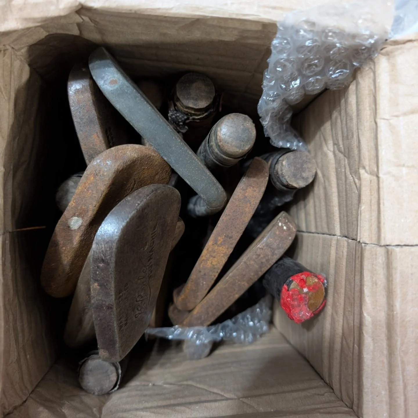 Lefty's rejoice! Just got a shipment of all left handed hickories from the UK. Of the 22 clubs 14 are putters. These putters will be ready for sale at my booth at the North Coast Golf Show at the @phillyexpocenteroaks this January 30 - February 1. 

