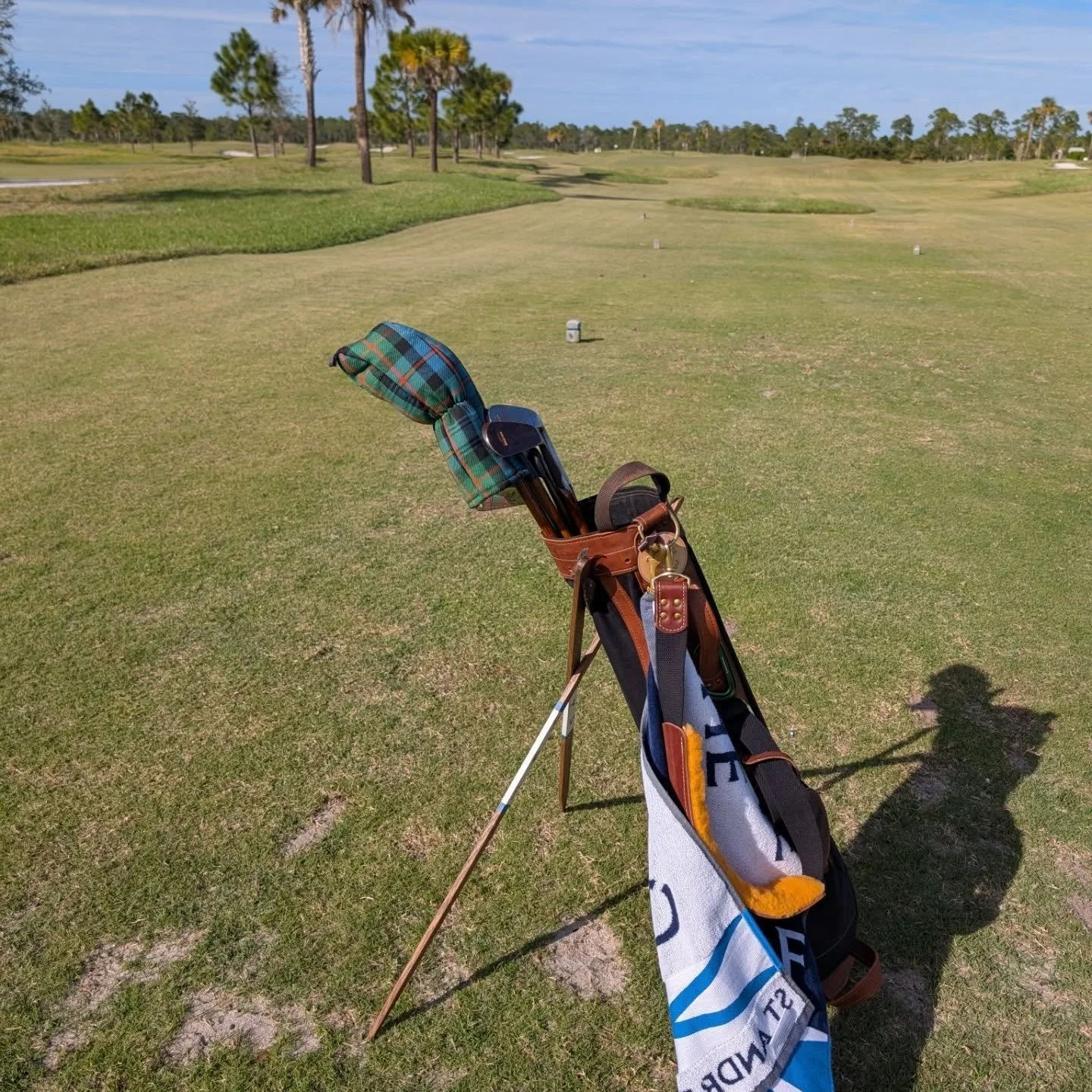 Last round of golf for 2025 with Dad at the The Nest Par 3 at Sandhill Crane Golf Club. Was my first time swinging my military tribute set that I finished around Veterans Day, and the debut of my new Nor'Easter Sticks bag trestle. 

Bag trestle did g