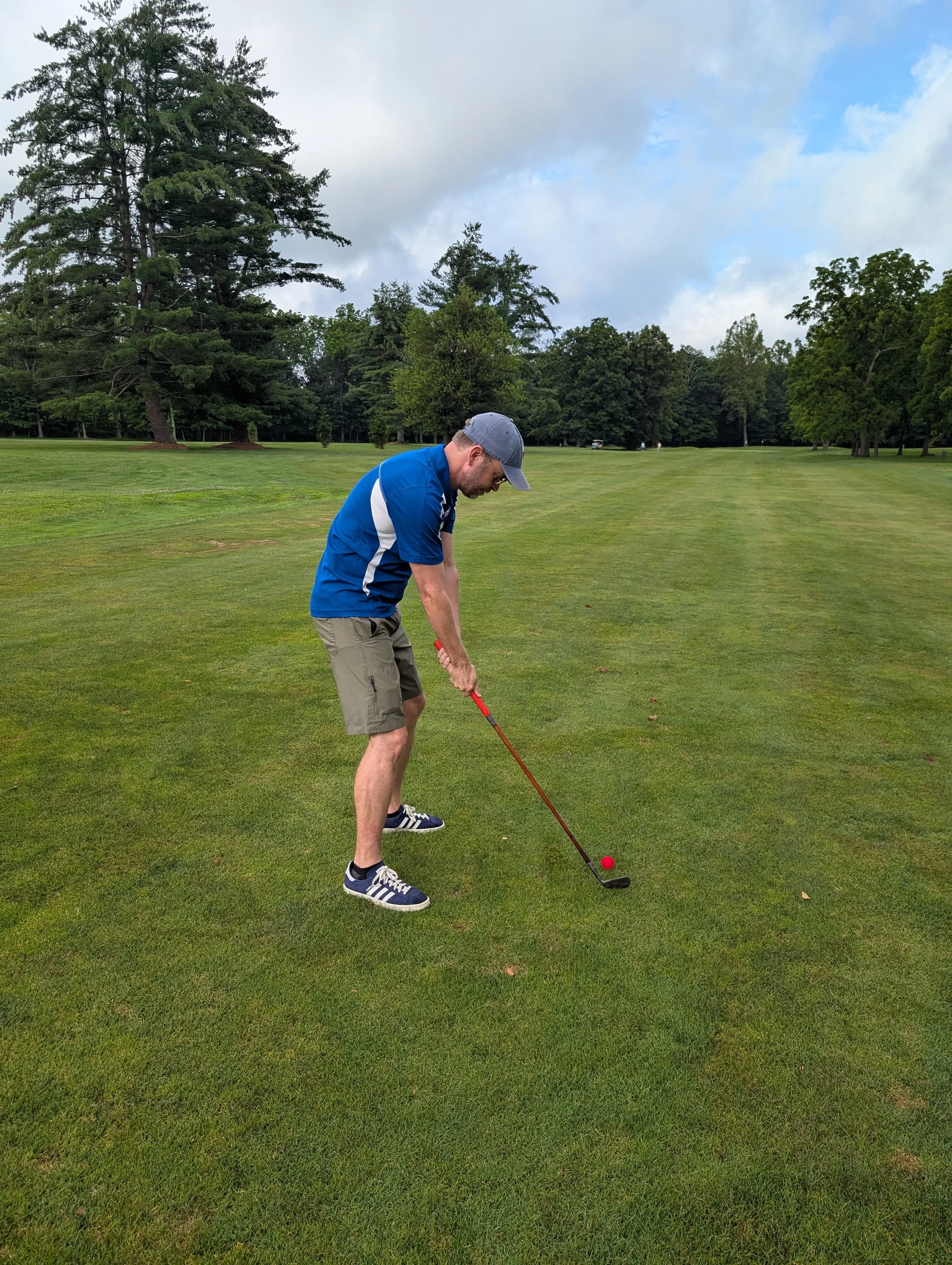 A golfer playing with a Groundhog Hickory Golf hickory golf club