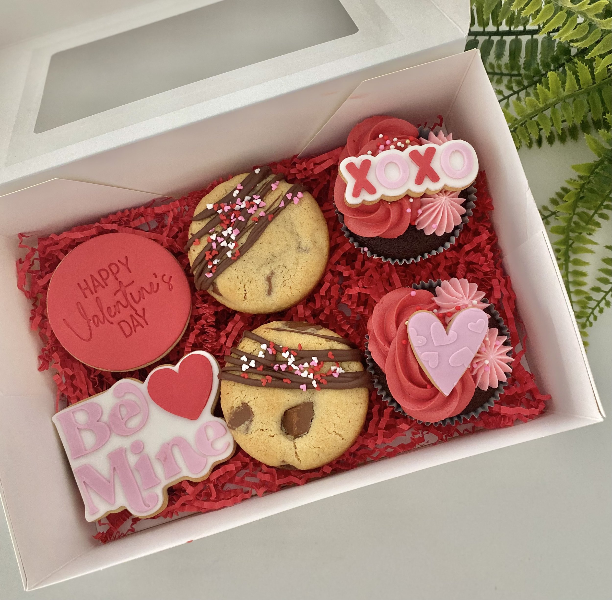 Valentine’s Day Deluxe Gift Box