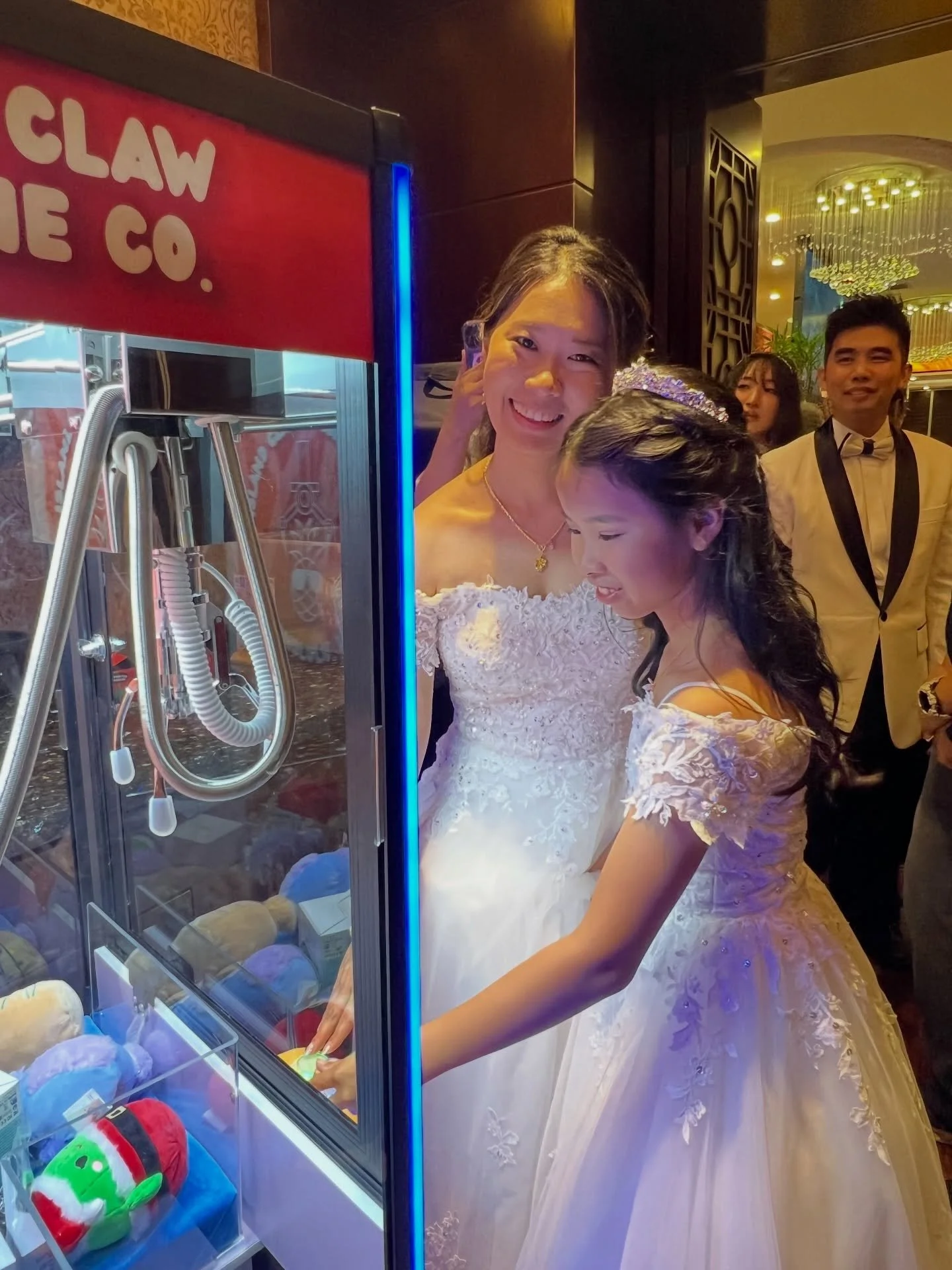 All smiles with Island Claw Machine Co. 👰&zwj;♀️🎉

Have an upcoming wedding, grad party, birthday or event coming up? 
📩Send us a DM for a special rate on a custom claw machine rental! 

🔗OR check the link in our bio for more info! 

🕹️ We offer