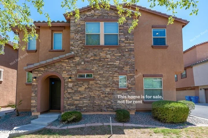 $337,000 

3 Bed 2.5 Bath 1,537 Sqft

2035 N 77th Dr Phoenix, AZ 85035