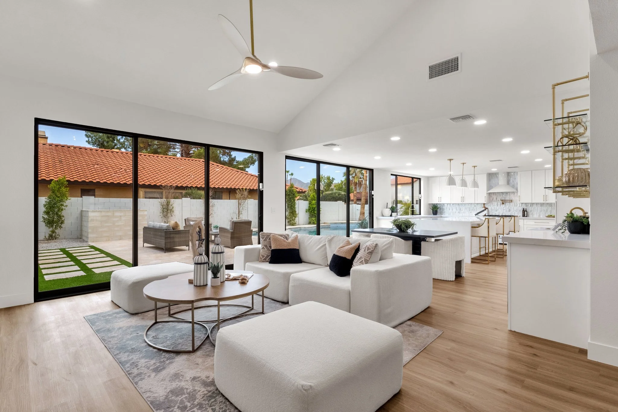 17-web-or-mls-10218-e-clinton-st 2.jpg