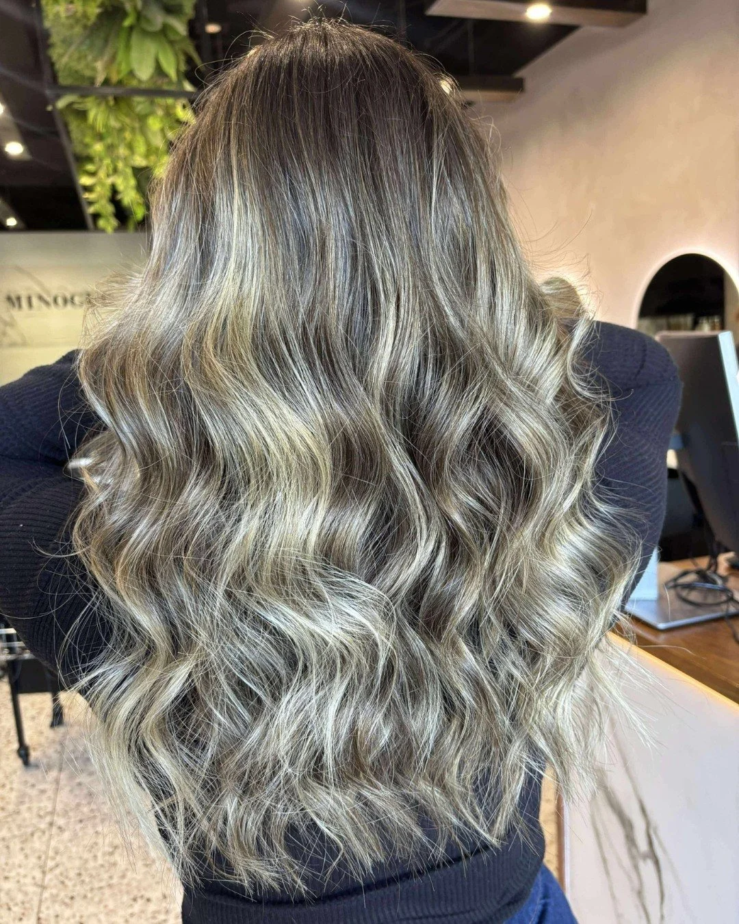 An ashy blonde done well is refined and understated, no brass, no weird banding, just clean, cool tones that elevate every cut and every style.
ㅤ