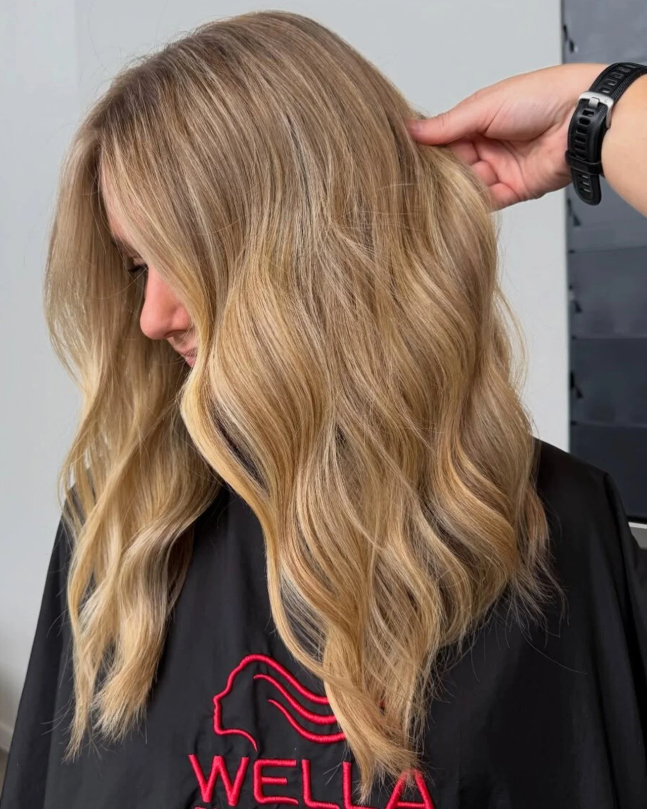 Where do we even start with this transformation??
ㅤ
To keep it looking like THIS between visits, we recommend:
ㅤ
👉🏼 Wella System Professional Ultimate Repair to support hair after colouring
👉🏼 Wella System Professional Ultimate Smooth for shine a