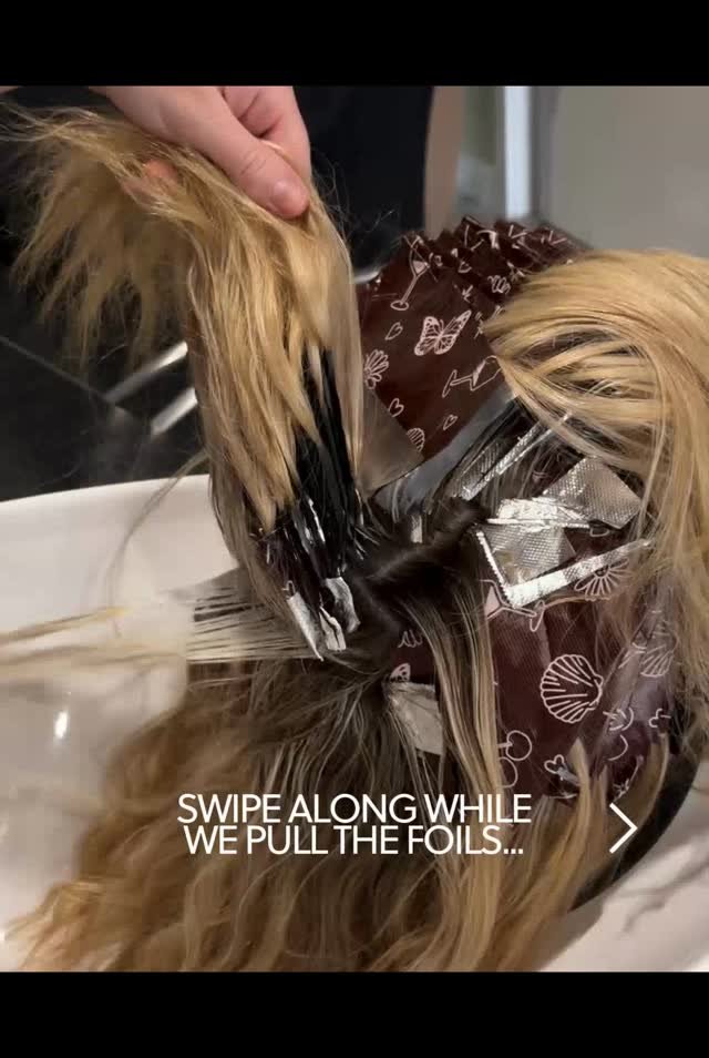 POV: you&rsquo;ve snuck in behind the chair and we go, &ldquo;watch this&hellip; it&rsquo;s the BEST part!!&rdquo;
ㅤ
Credit to @ourfoil for providing us with the COOLEST designs 🪄
ㅤ
🏷️- Jak Hair Collective, Gold Coast, Reedy Creek Salon, Casuarina 