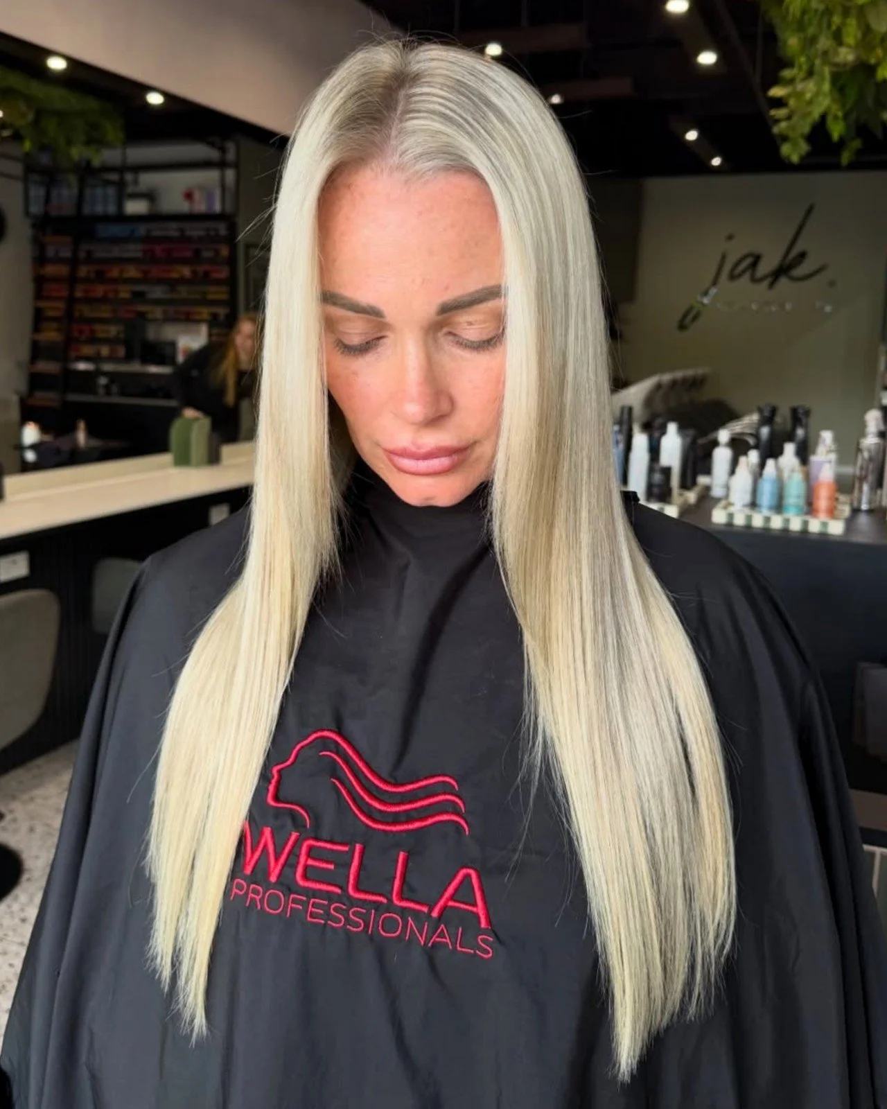 The kind of blonde you book once and never want to change...
ㅤ
saraleanne__ , in the chair with our colour queen, Amber! 💋
ㅤ
🏷️- Jak Hair Collective, Gold Coast, Reedy Creek Salon, Casuarina Hair, Blonde &amp; Balayage Specialist, Keratin Treatment
