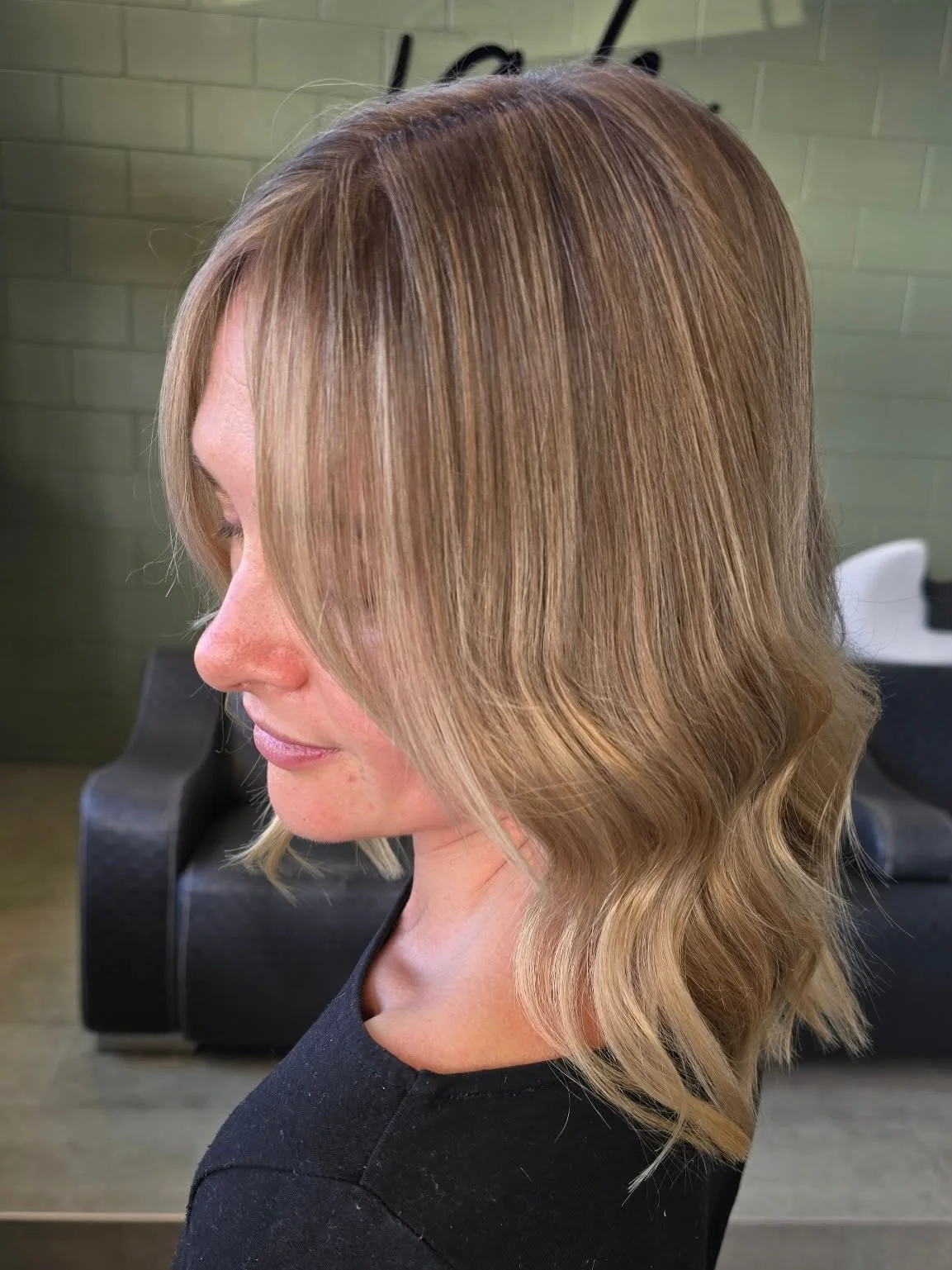 That feeling of loving your hair at the salon and then never being able to style it the same at home 😓 Call Shay instead 🤷🏼&zwj;♀️ @shay.jakhaircollective