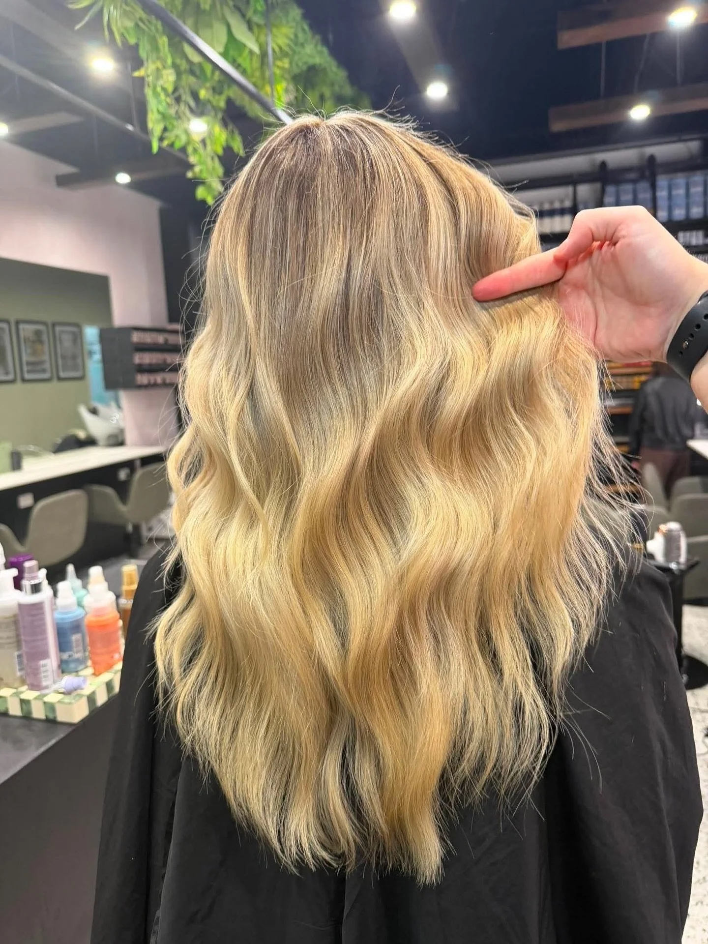 The kind of blonde you book once and never want to change 😭👏🏻 Amber is our colour correction queen, and she&rsquo;s done it again!