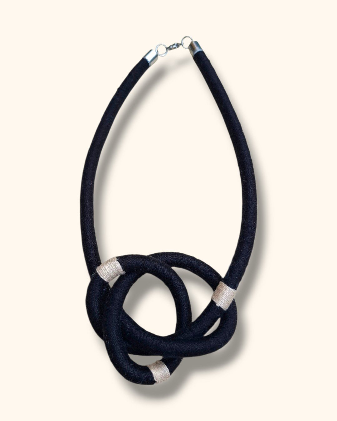 Collana  tessile "Non ti scordar"