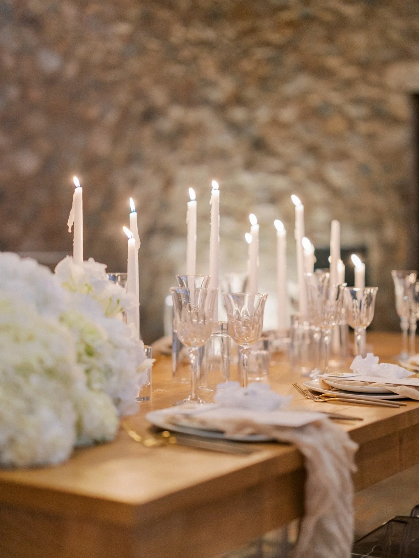 Because the details do matter. It&rsquo;s not just a decoration, it&rsquo;s proof that someone thought carefully about every part of the day they were building. 
.
.
styled shoot for @societeprivee.co
planning: @luxurybybts
venue: @silverleafclub
pho