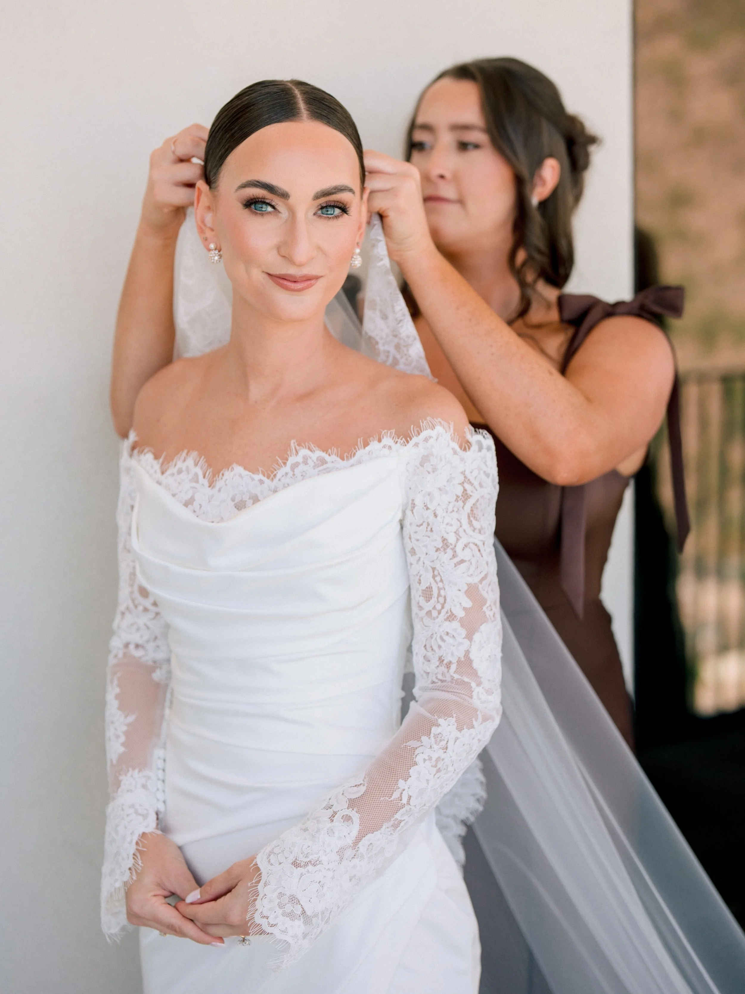 a moment for the bride and her dress 😍 

shot for @meagangibsonphotography