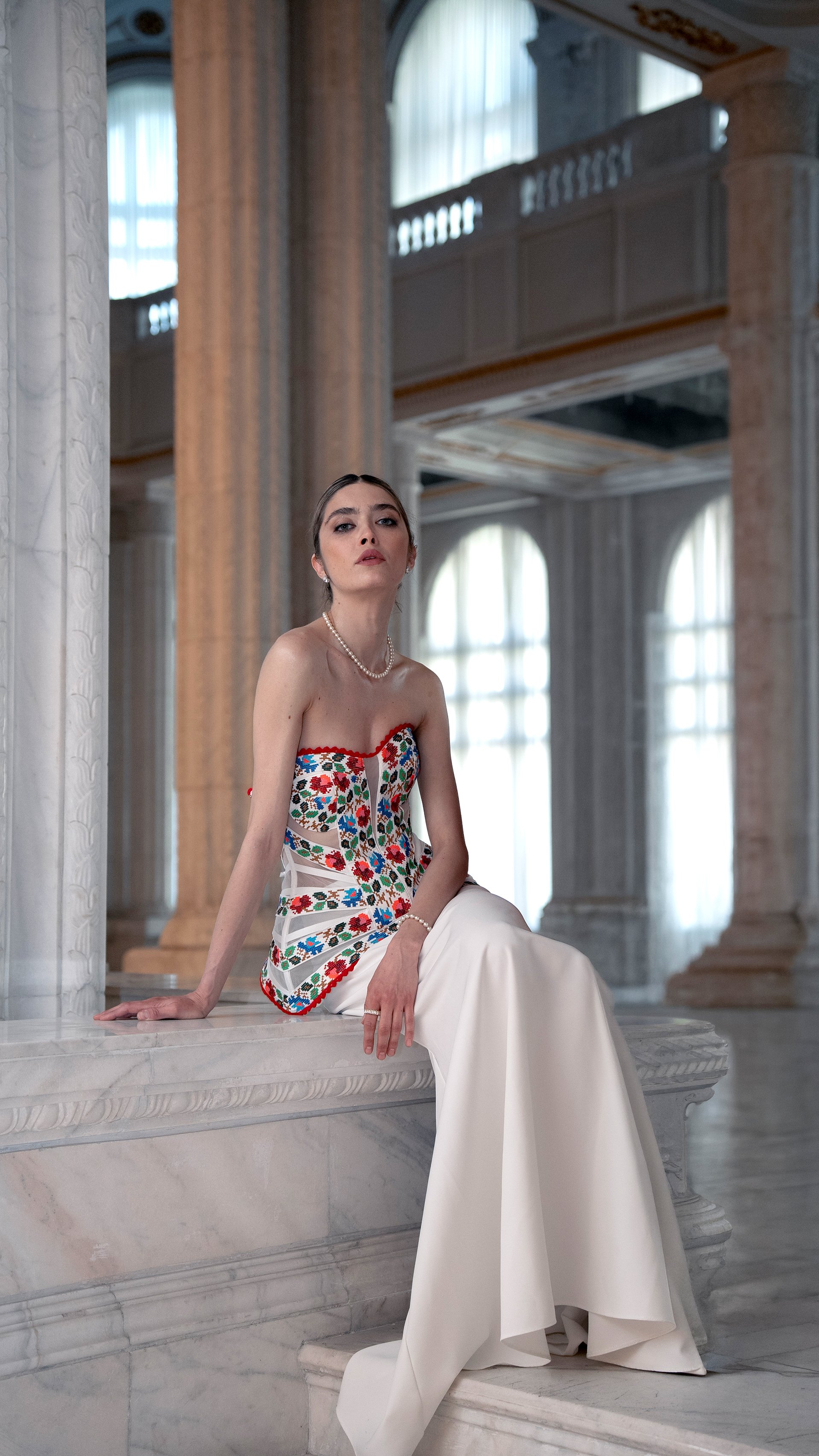 The-White-Floral-Embrodery-Corset_001.jpg