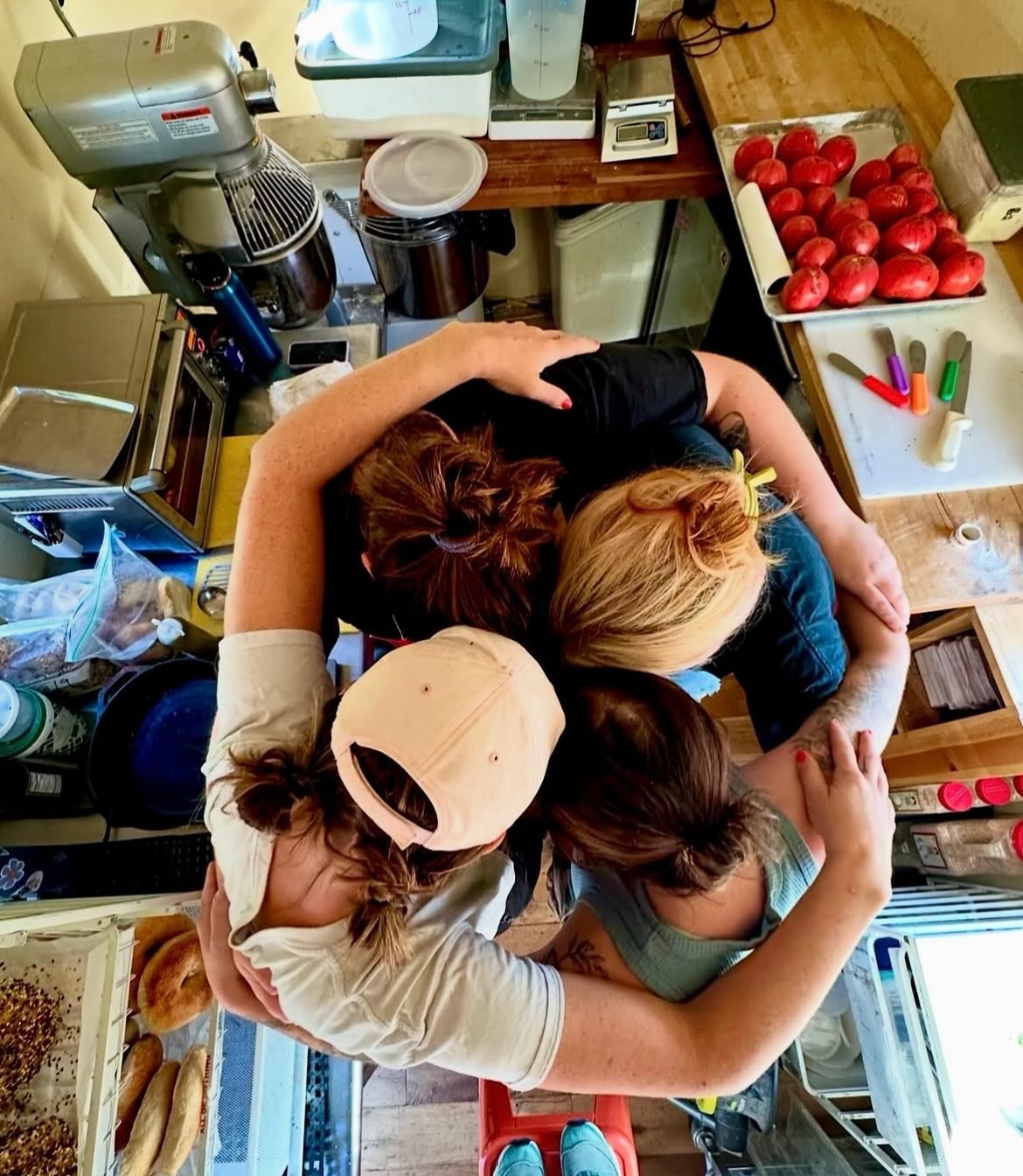 ARE U A PRO BAKER? DO U HAVE FRIENDS WHO NEED XXXTRA DOUGH? HATE YOUR CORPORATE JOB AND WANT TO LIVE INSIDE A BAKERY INSTEAD?? 

DO WE HAVE THE OPPORTUNITY FOR U!!!!!!

WE ARE EXPANDING OUR TEAM TO FIT EVEN MORE BAGEL MOMMIES INTO THE GROUP HUDDLE PI