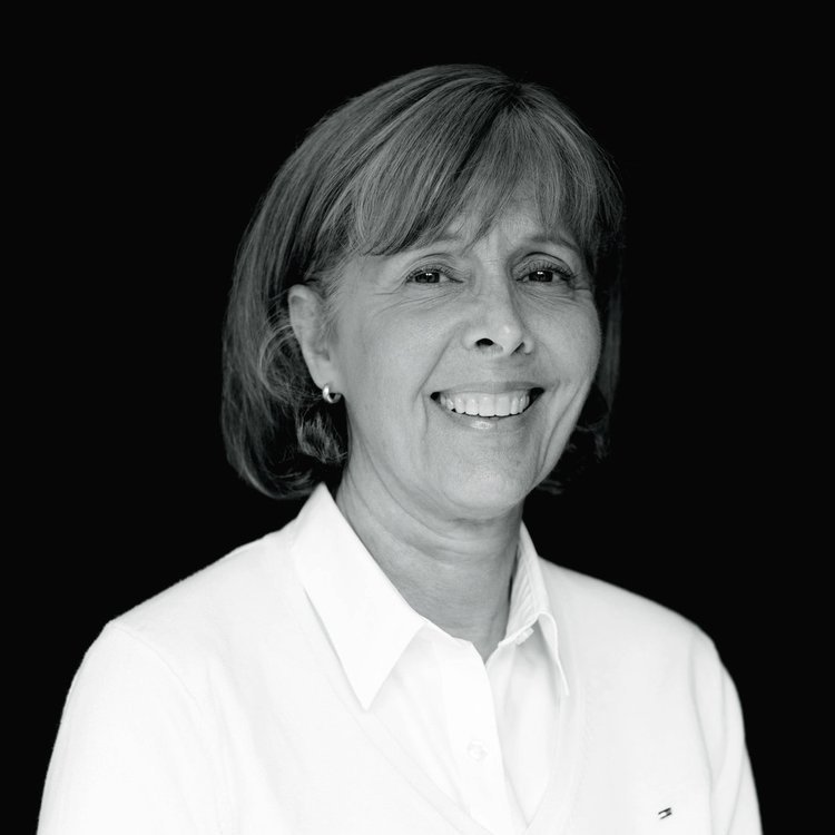 peggy gomular headshot