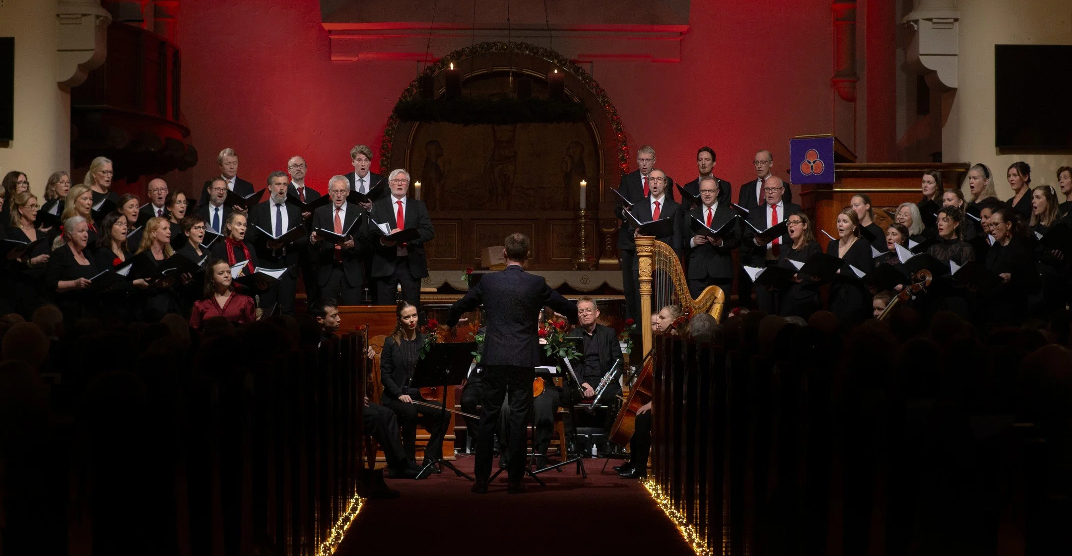 Takk til alle som kom p&aring; julekonsertene v&aring;re! De to konsertene var praktisk talt utsolgt. Vi er glade for at s&aring; mange ville dele vakker og stemningsfull musikk med oss i en travel f&oslash;rjulstid.

N&aring; er det snart juleferie 