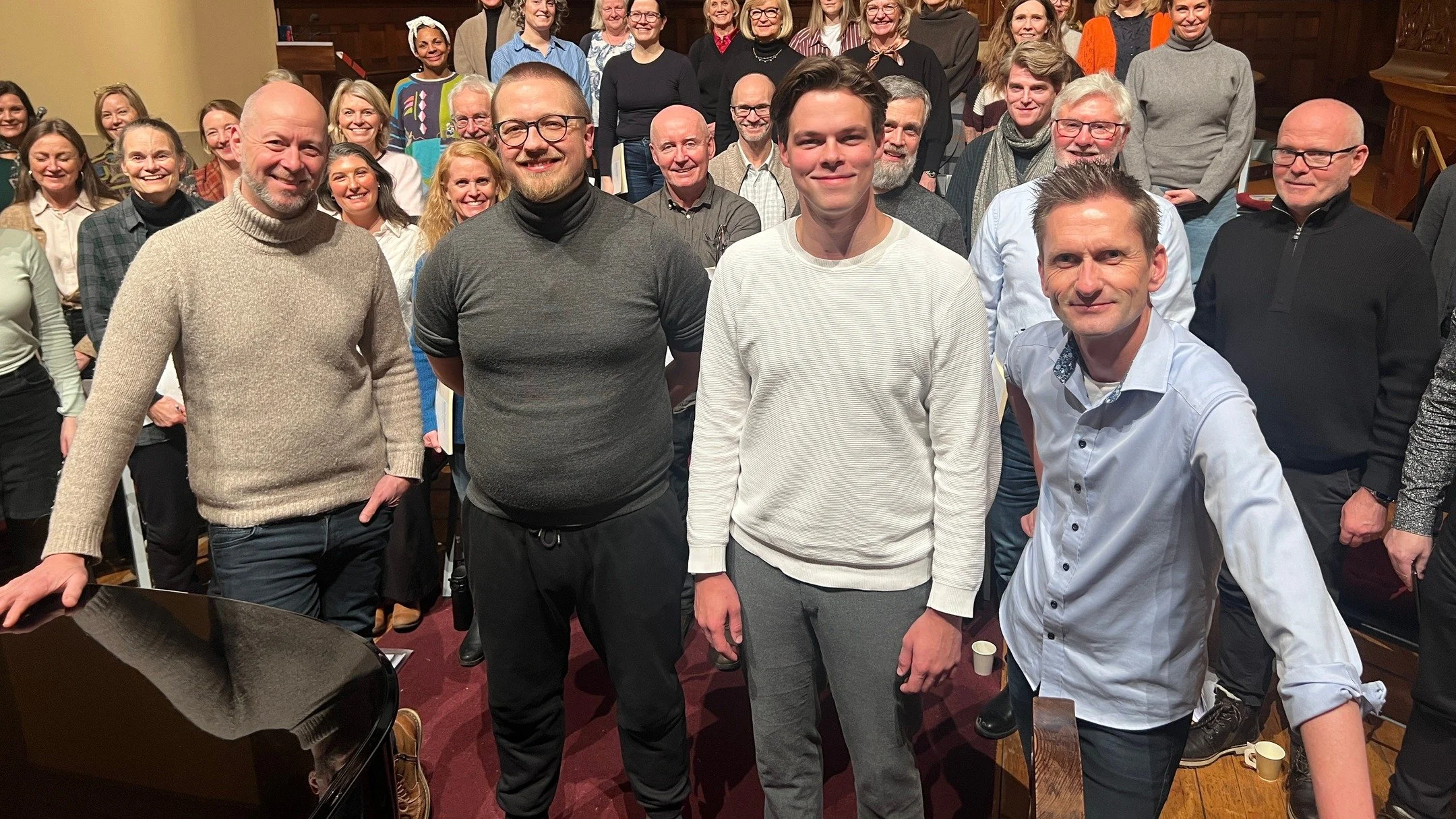 Denne helga har vi for alvor startet forberedelsene til konserten 15. mars, der vi skal framf&oslash;re Franz Schuberts vinterreise, i Gregor Meyers arrangement for kor, baryton-solist og klaver.

Her er en tr&oslash;tt og forn&oslash;yd gjeng etter 