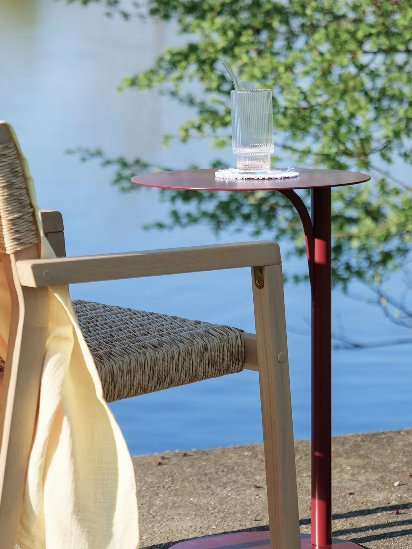 Cette table bordeaux&hellip; clairement l&rsquo;une de vos favorites ❤️
Mais avec l&rsquo;&eacute;t&eacute; qui arrive, on a envie d&rsquo;encore plus de couleurs !

Alors dites-nous :
quelles teintes aimeriez-vous voir appara&icirc;tre sur le site ?