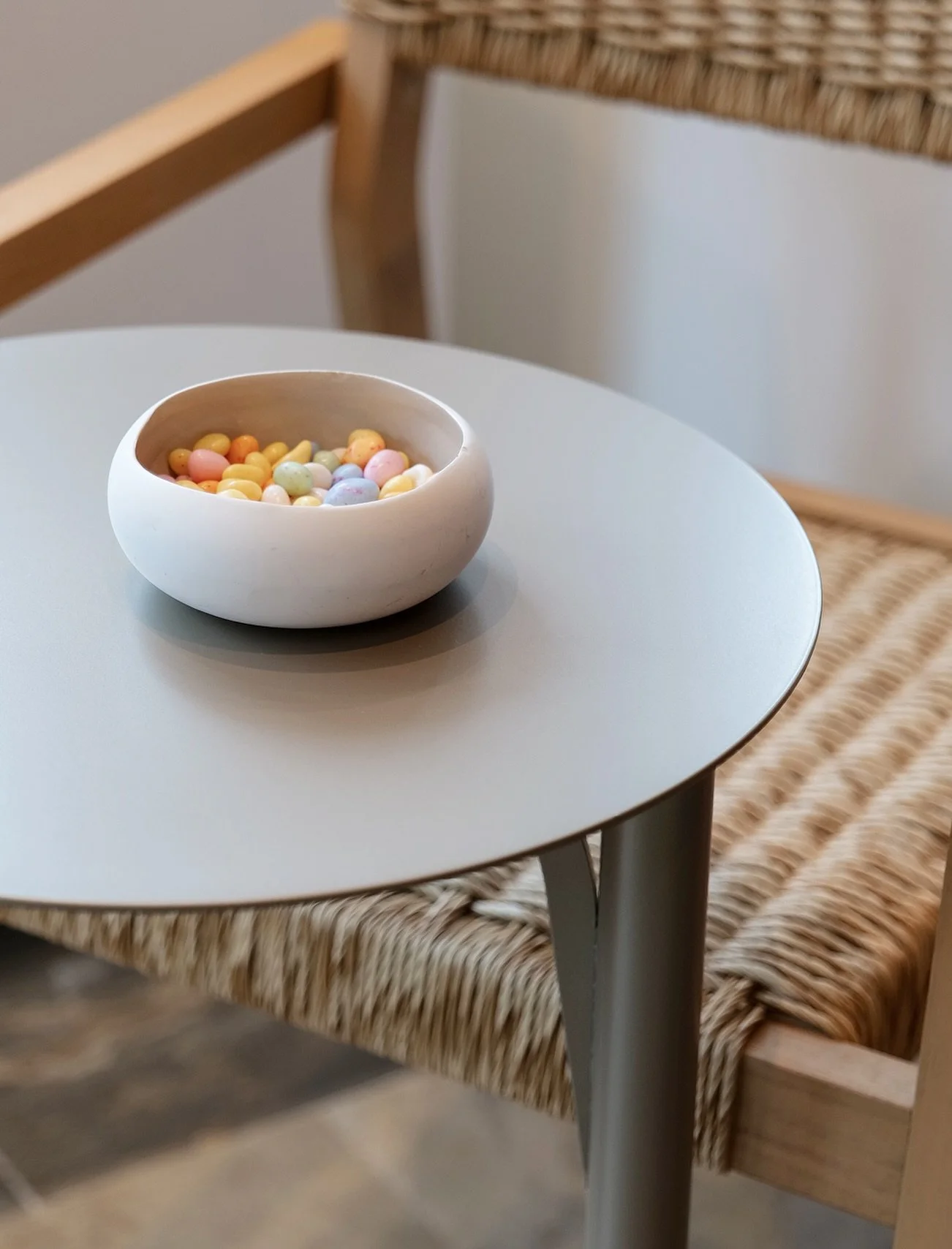 Pourquoi vous adorez Emi ? 🤍
Avec sa hauteur de 60 cm, elle trouve facilement sa place &agrave; c&ocirc;t&eacute; d&rsquo;un canap&eacute;, d&rsquo;un fauteuil ou m&ecirc;me d&rsquo;un lit.
Pratique et &eacute;l&eacute;gante, elle vous permet aussi 