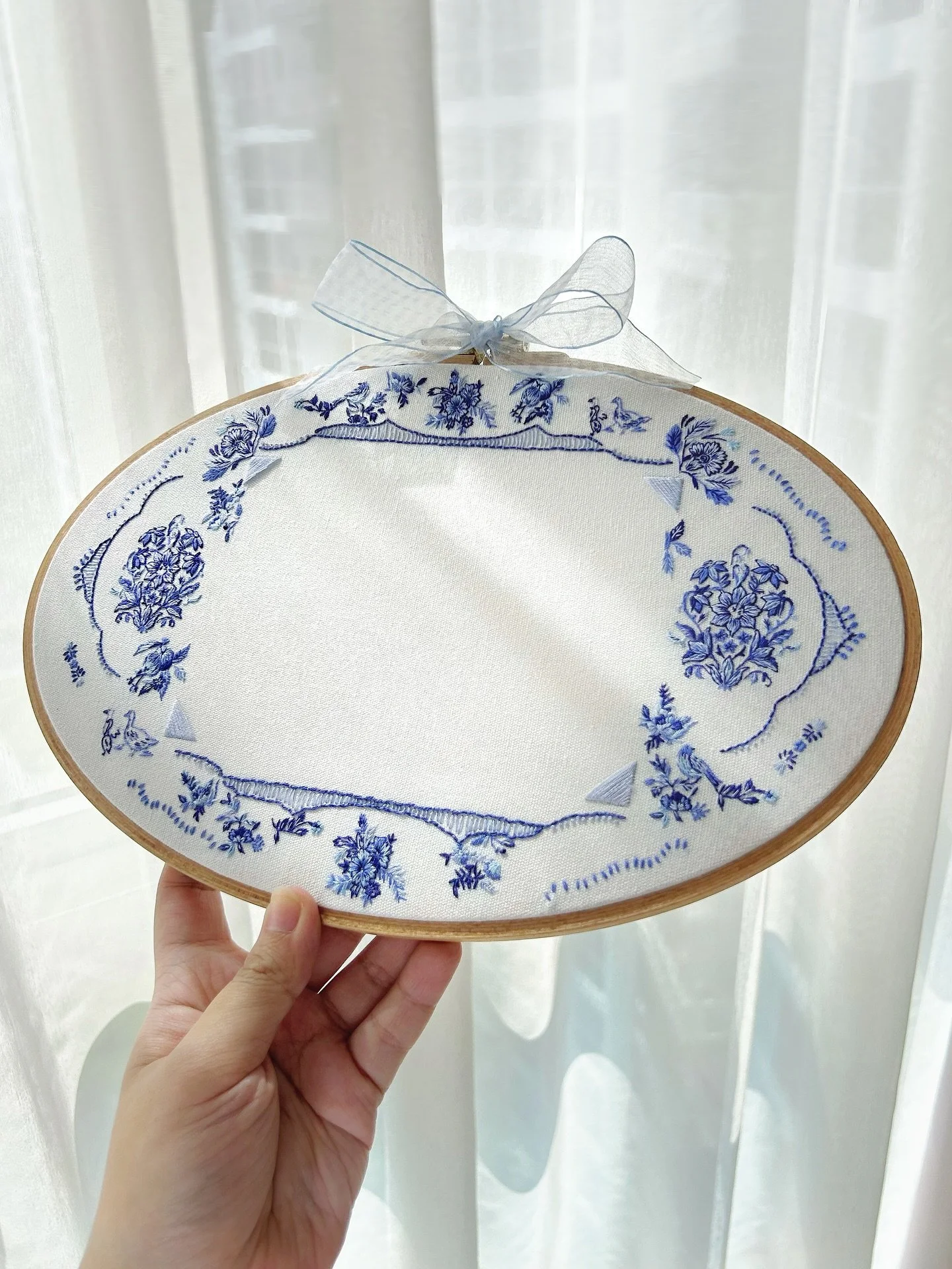 [💕SOLD💕]
This embroidered porcelain frame is ready to find its forever home 💙

🧵 Hand embroidered blue porcelain inspired 
📏 Size: 30 cm over hoop
🌸 Includes one printed 4R photo

.
.
.
.
.
#embroidery #handmade #porcelain #decorpiece #giftidea