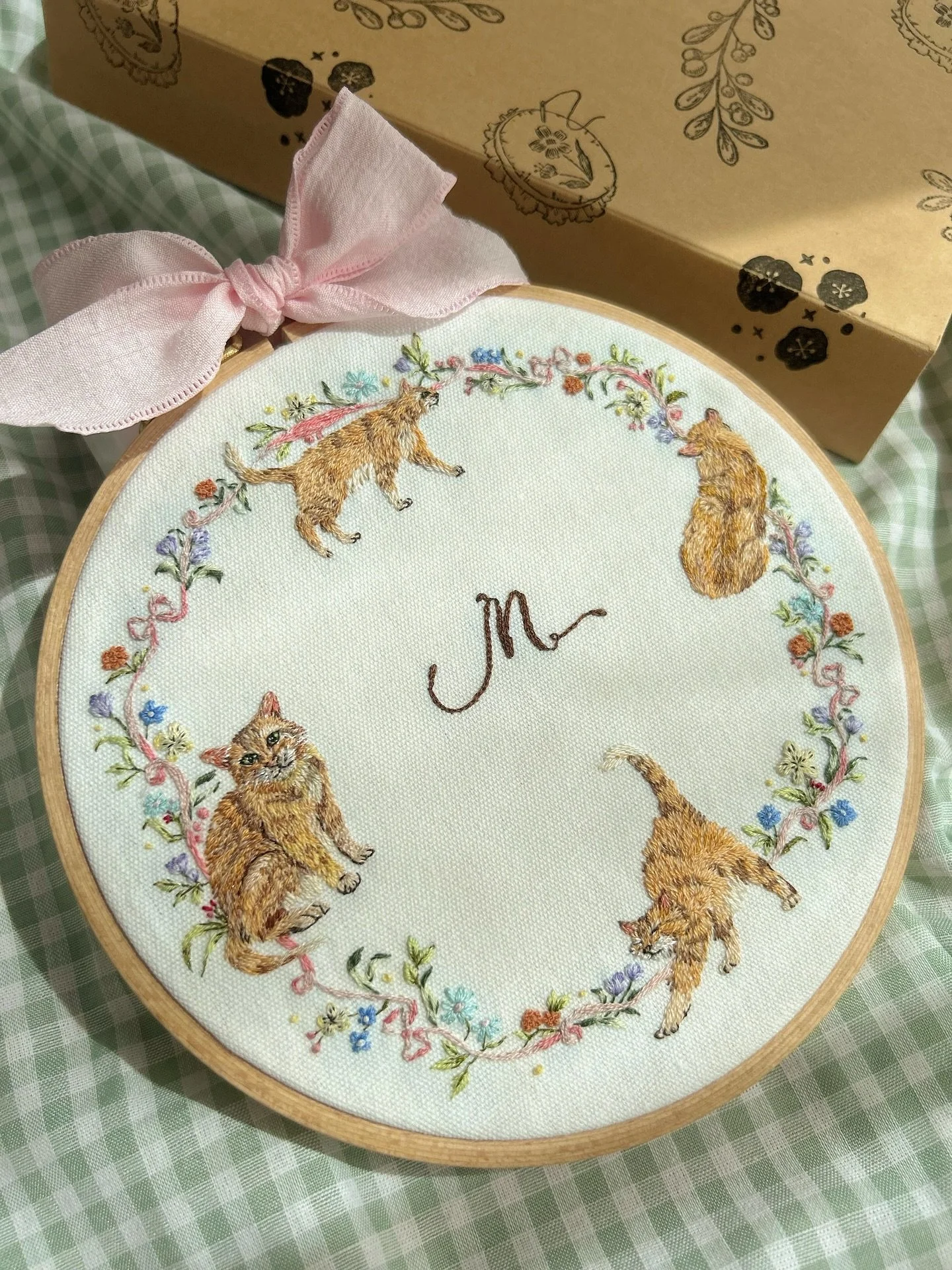 A keepsake to hold close, in memory of her beloved emotional support whose tiny paws left the biggest prints on her heart🕊️💐🐈🐾💕
.
.
.
.
.
#embroidery #cat #inlovingmemory