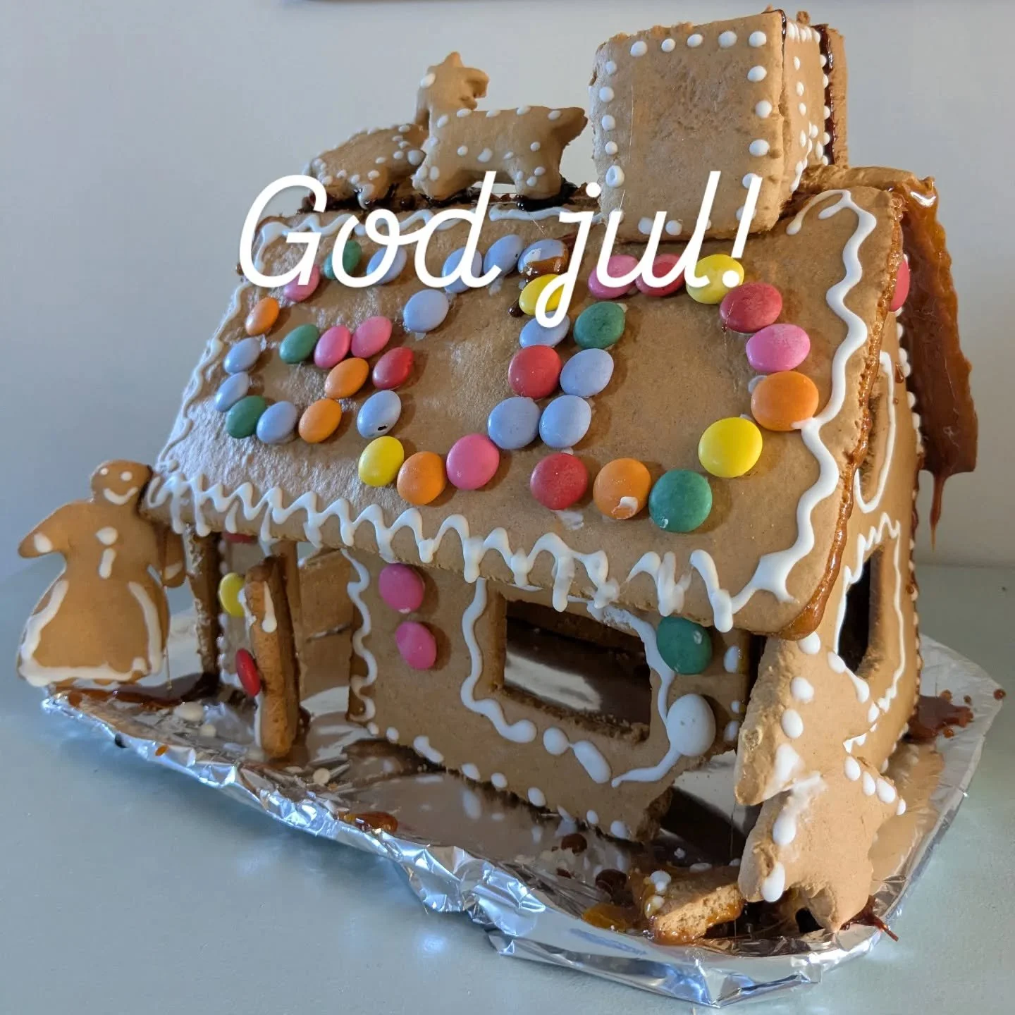 ✨&Ouml;nskar er alla en riktigt god jul! Och skickar med en liten p&aring;minnelse om att inget beh&ouml;ver vara perfekt, det &auml;r inte det som r&auml;knas i slut&auml;ndan. Det viktiga &auml;r att ingen fara illa.

🎄S&auml;nk prestationen och f