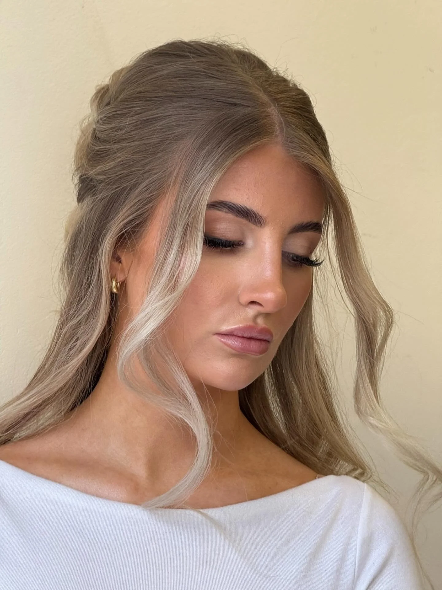 ✨snatchual✨ 

Save for inspo 💌

@dior 
@ysl 
@hourglasscosmetics 
@makeupbymario 
@patricktabeauty 

Makeup: @makeupbytiani 
Hair: @clairehartleystylist 
Venue: @launcells_barton 
Model: @belles_eve 

#makeupartist #mua #bridalmakeup #bronzymakeup #