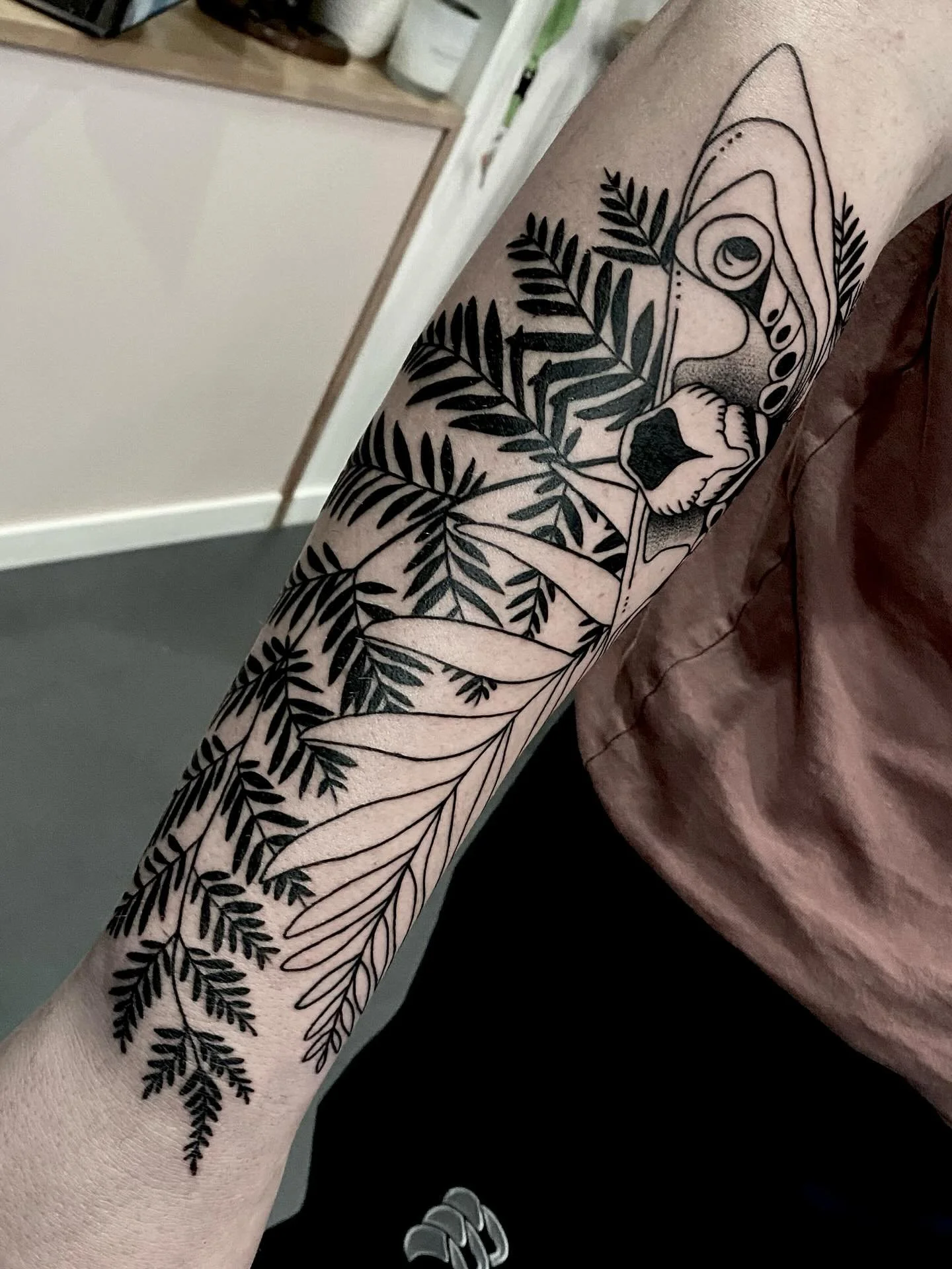 Honoured to do another version of Ellie&rsquo;s tattoo from #tlou earlier this week, thank you SO much Sam 🙏🏼 always love doing anything from this game. Done at @lostsanctumtattoo 🖤
.
.
.
.
.
#tattoo #goldcoast #tattooartist #tattooflash #elliesta