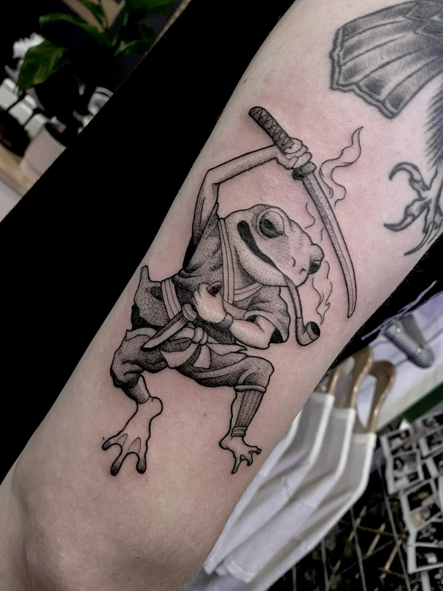 Thanks Archie! Had so much fun creating this guy! I still have very limited dates before the end of the year, dm or book at www.allyrosetattoo.com Done at @lostsanctumtattoo
.
.
.
.
.
#tattoo #goldcoast #tattooartist #tattooflash #blackwork