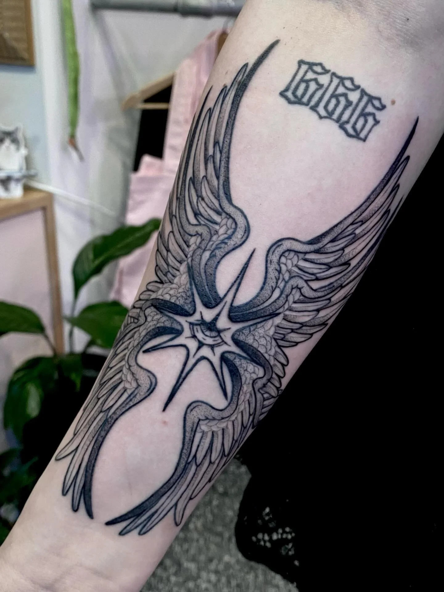 Got to finish this Seraphim for Sam today - had so much fun, thank you! Done at @lostsanctumtattoo 
.
.
.
.
.
#tattoo #goldcoast #tattooartist #darktattoo #blackwork